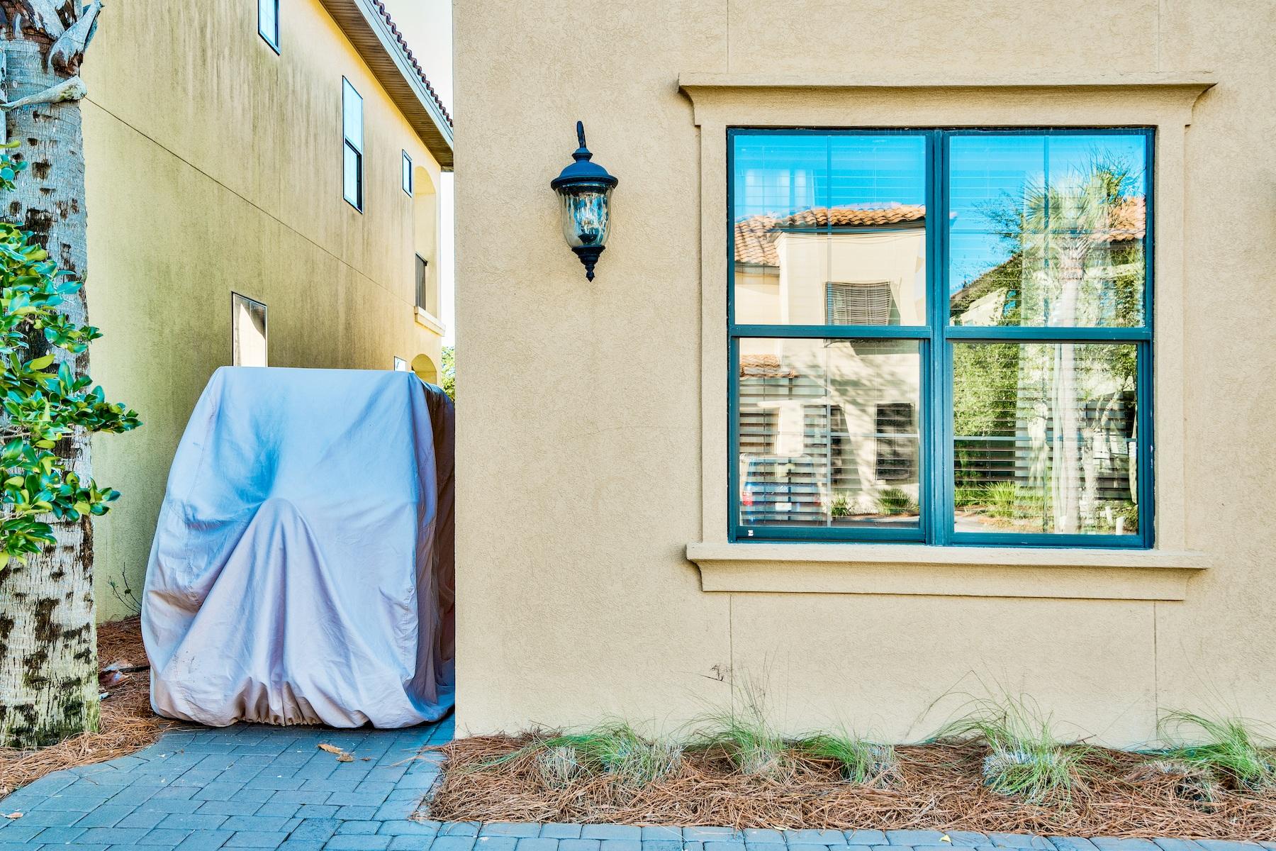 VILLA LAGO - Residential