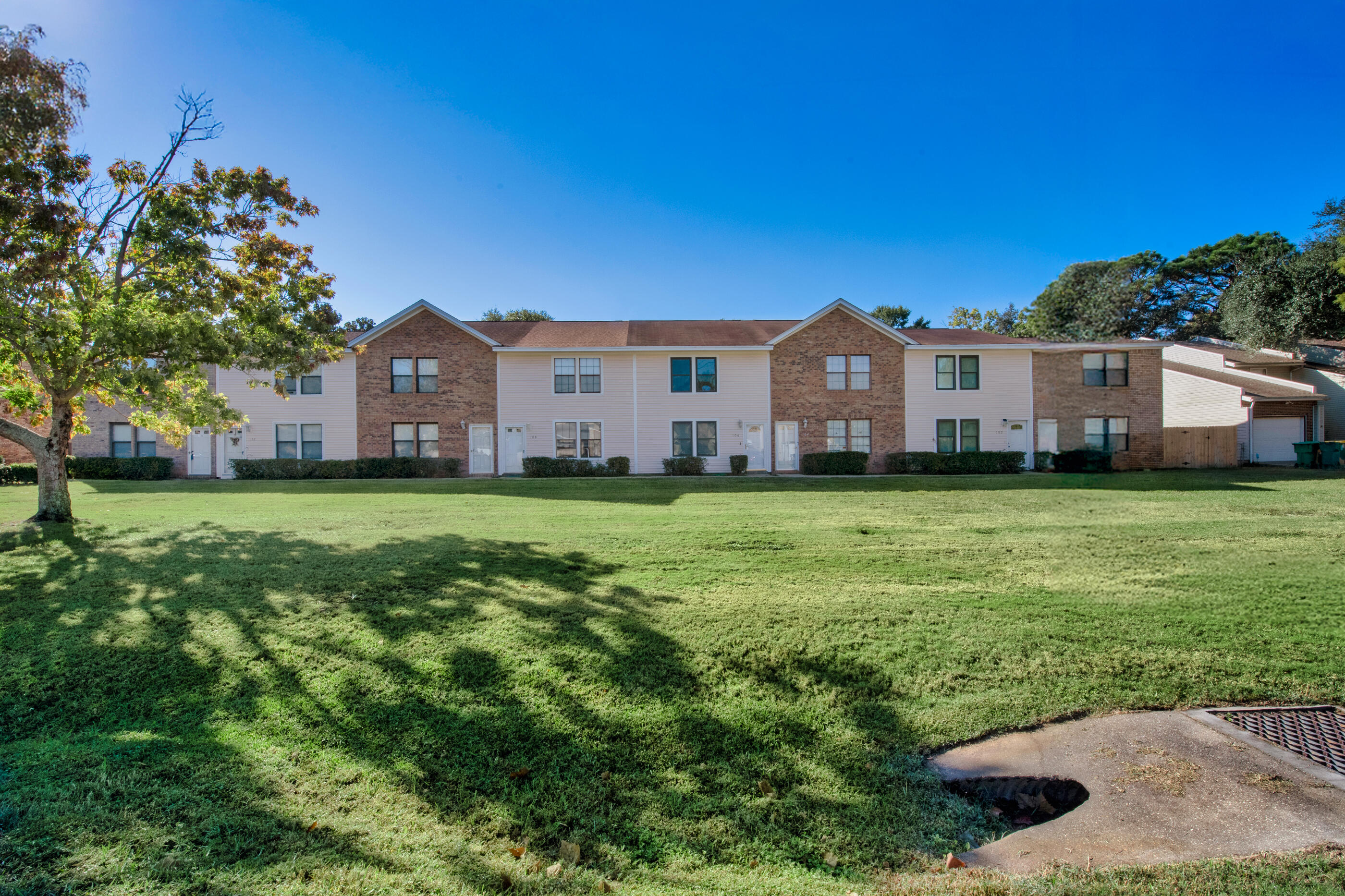 COUNTRY VILLAS - Residential