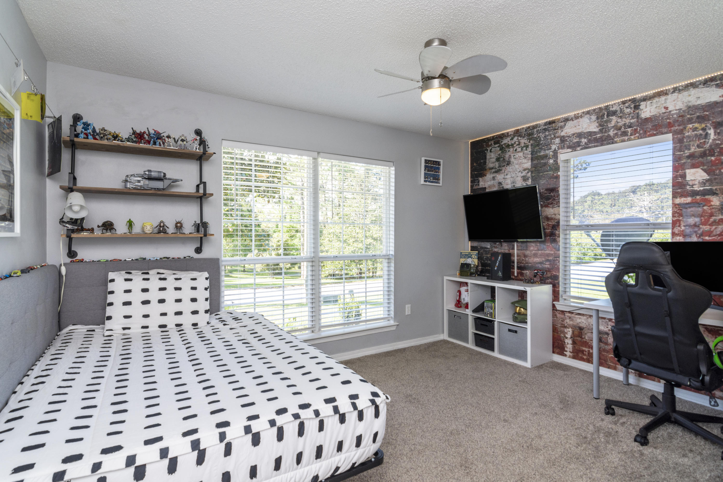 BROOKE ESTATES PH I - Residential