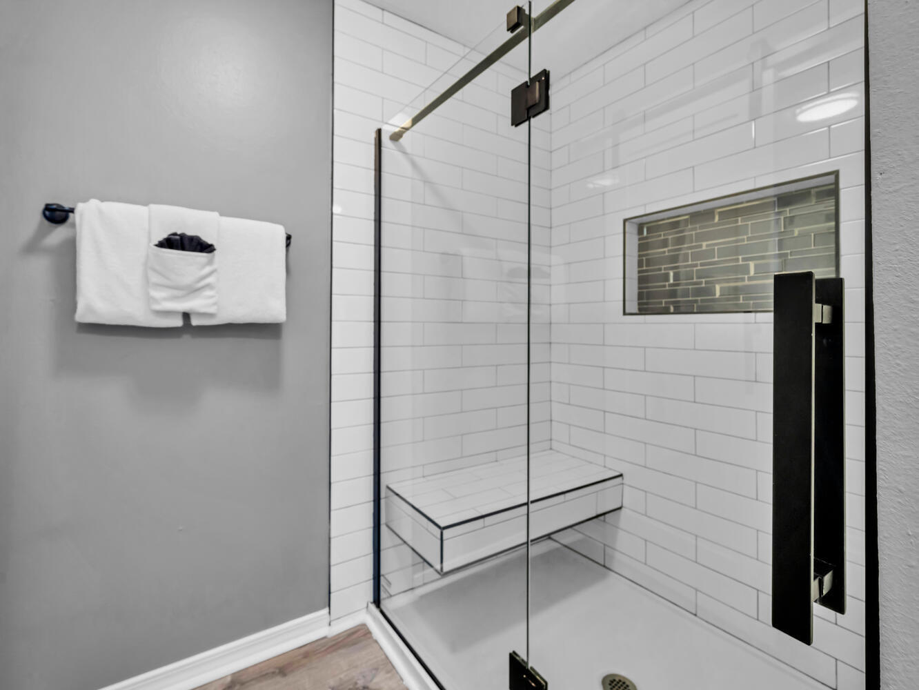 PARADISE RETREAT - Residential