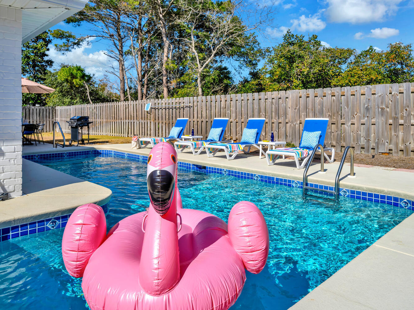 PARADISE RETREAT - Residential