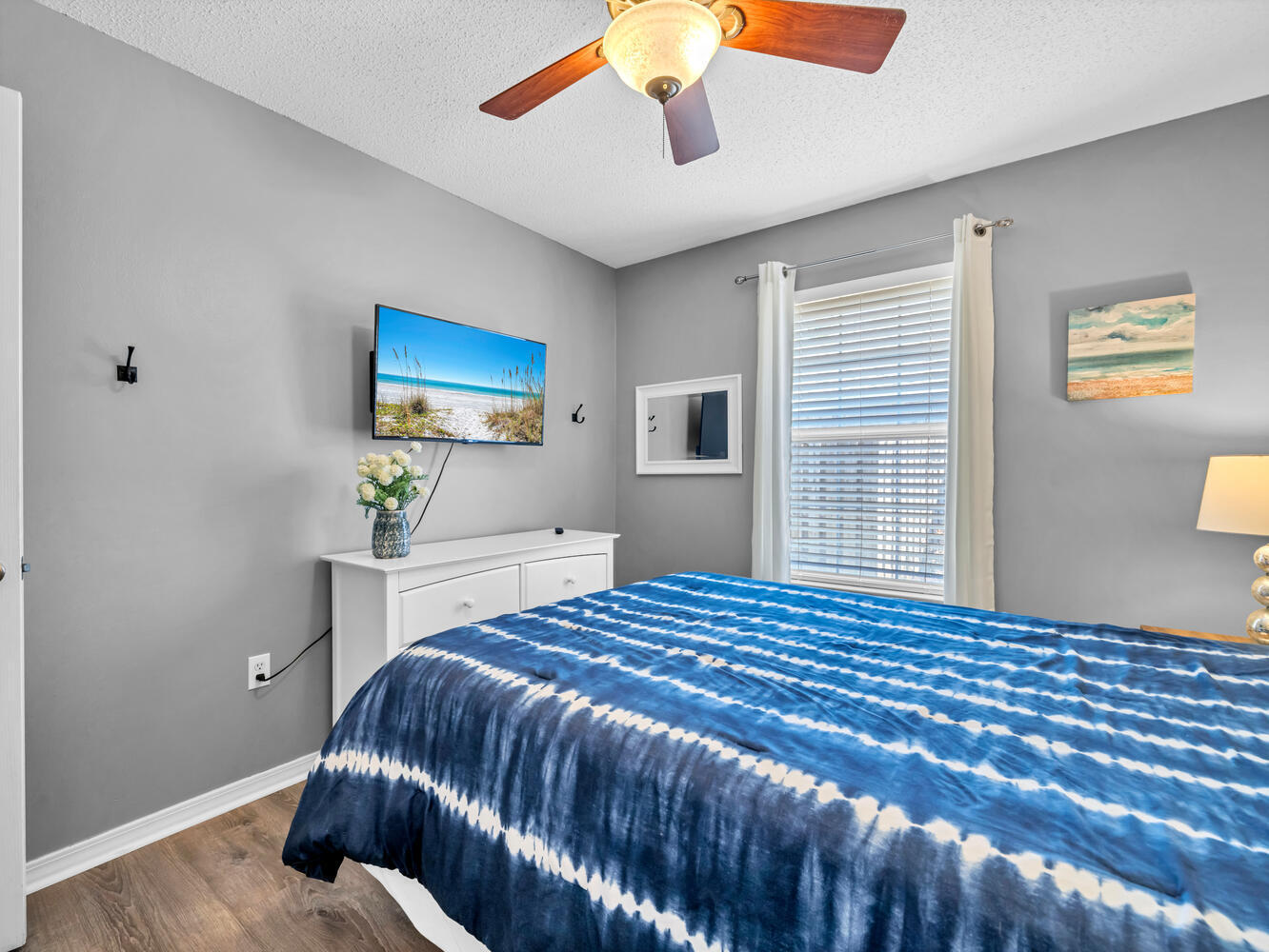 PARADISE RETREAT - Residential