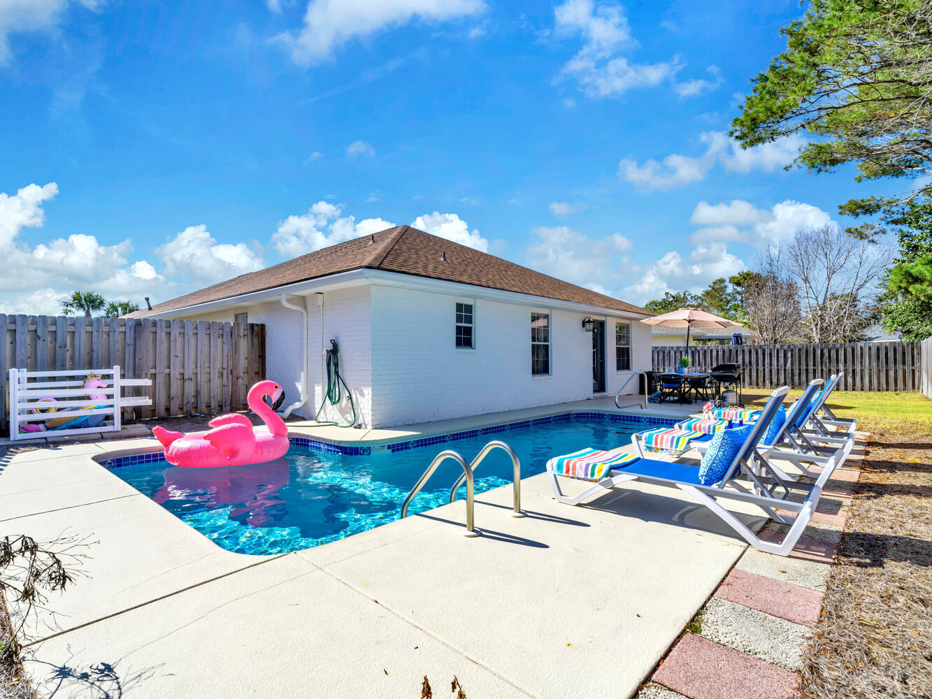 PARADISE RETREAT - Residential