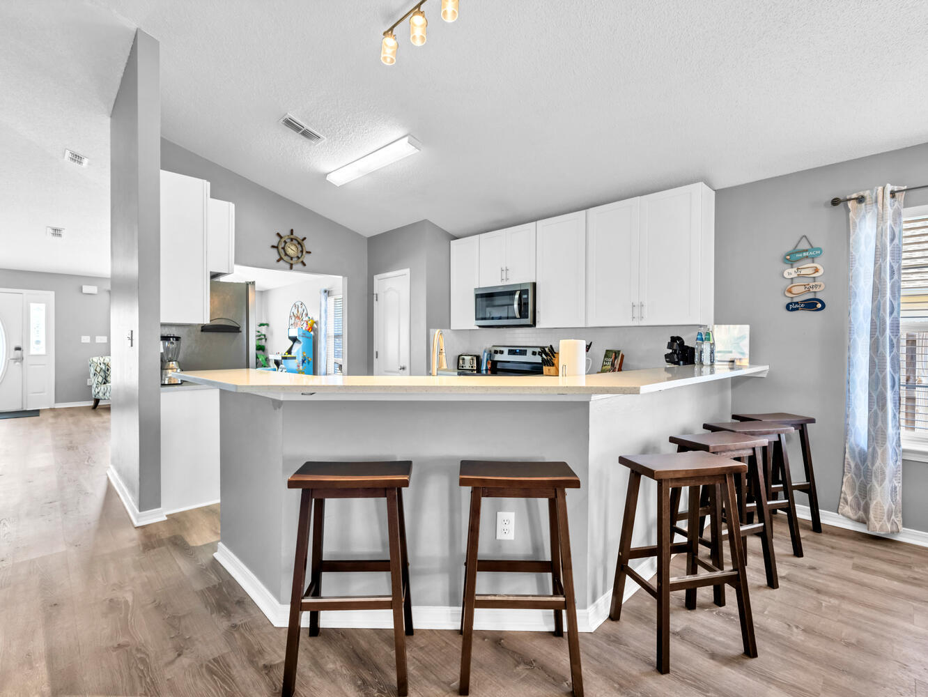 PARADISE RETREAT - Residential