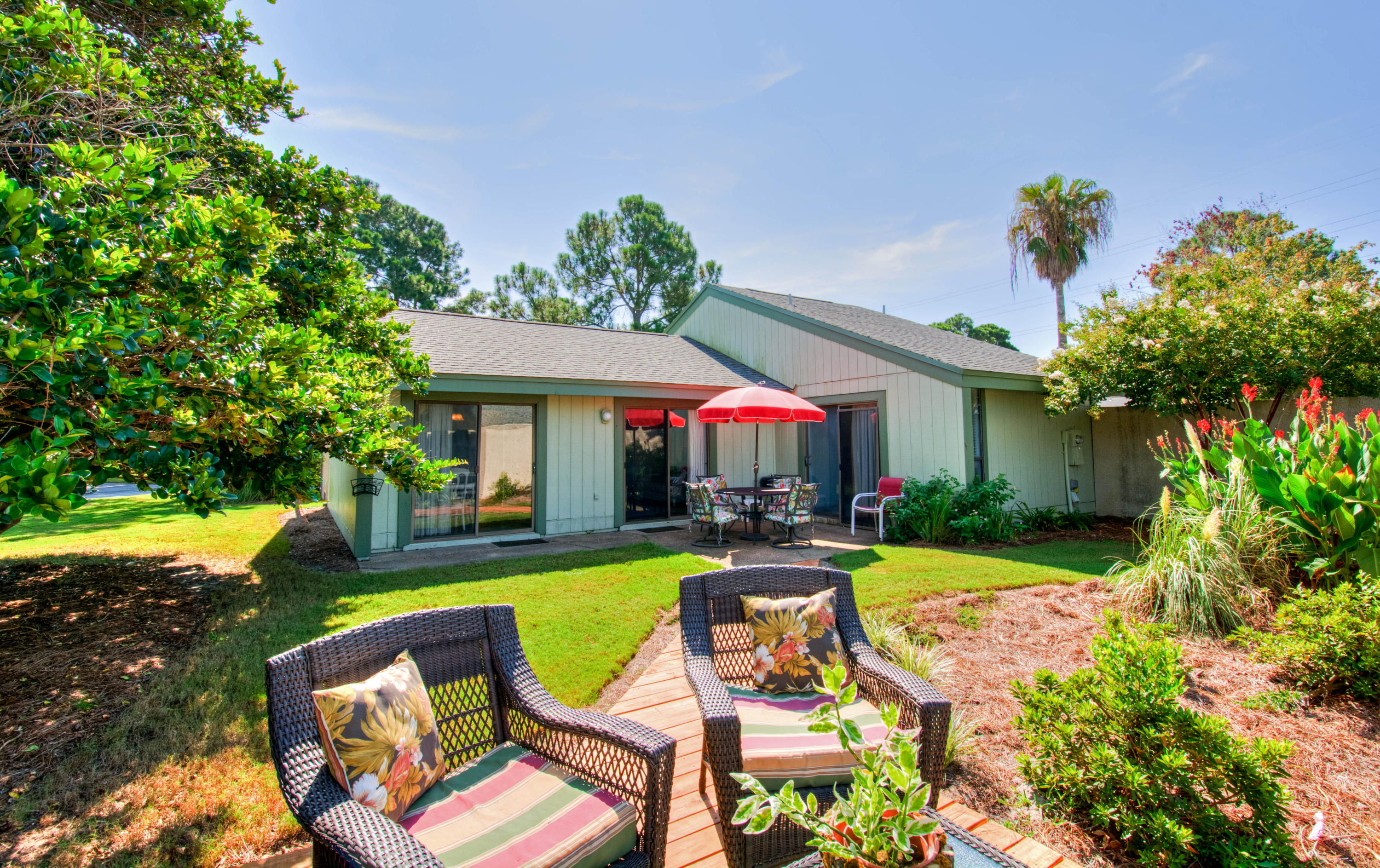 This is a recently remodel 2 bedroom and 2 bath unit. Linkside has some of the lowest HOA fees in the Sandestin Golf Resort. It has a nice back yard with a partial lake view. The yard can also be fenced in if desired. This home is being sold fully furnished and comes with a golf cart. Turnkey ready for investors. HOA $225/mo. SOA $132/mo.