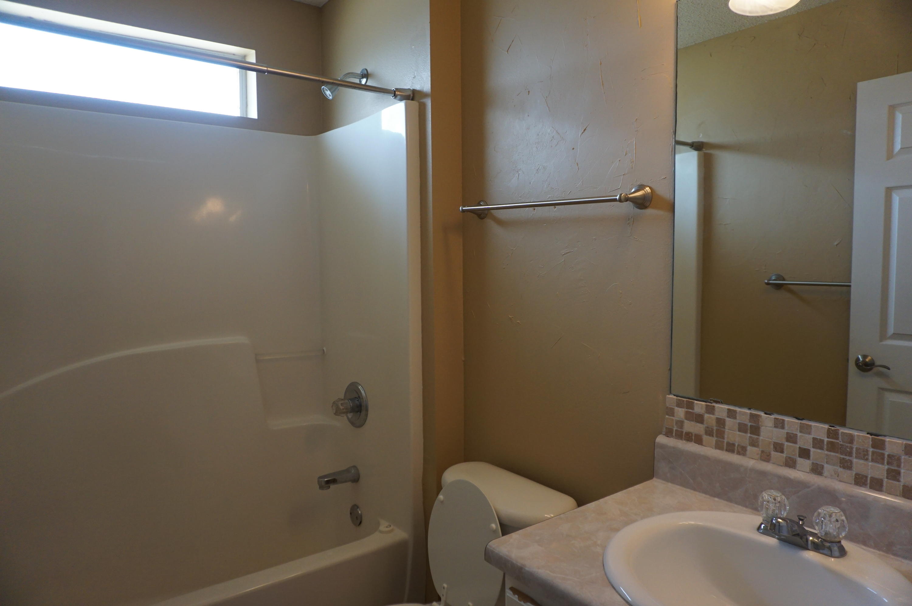 COUNTRYVIEW ESTATES 10TH ADDN - Residential Lease