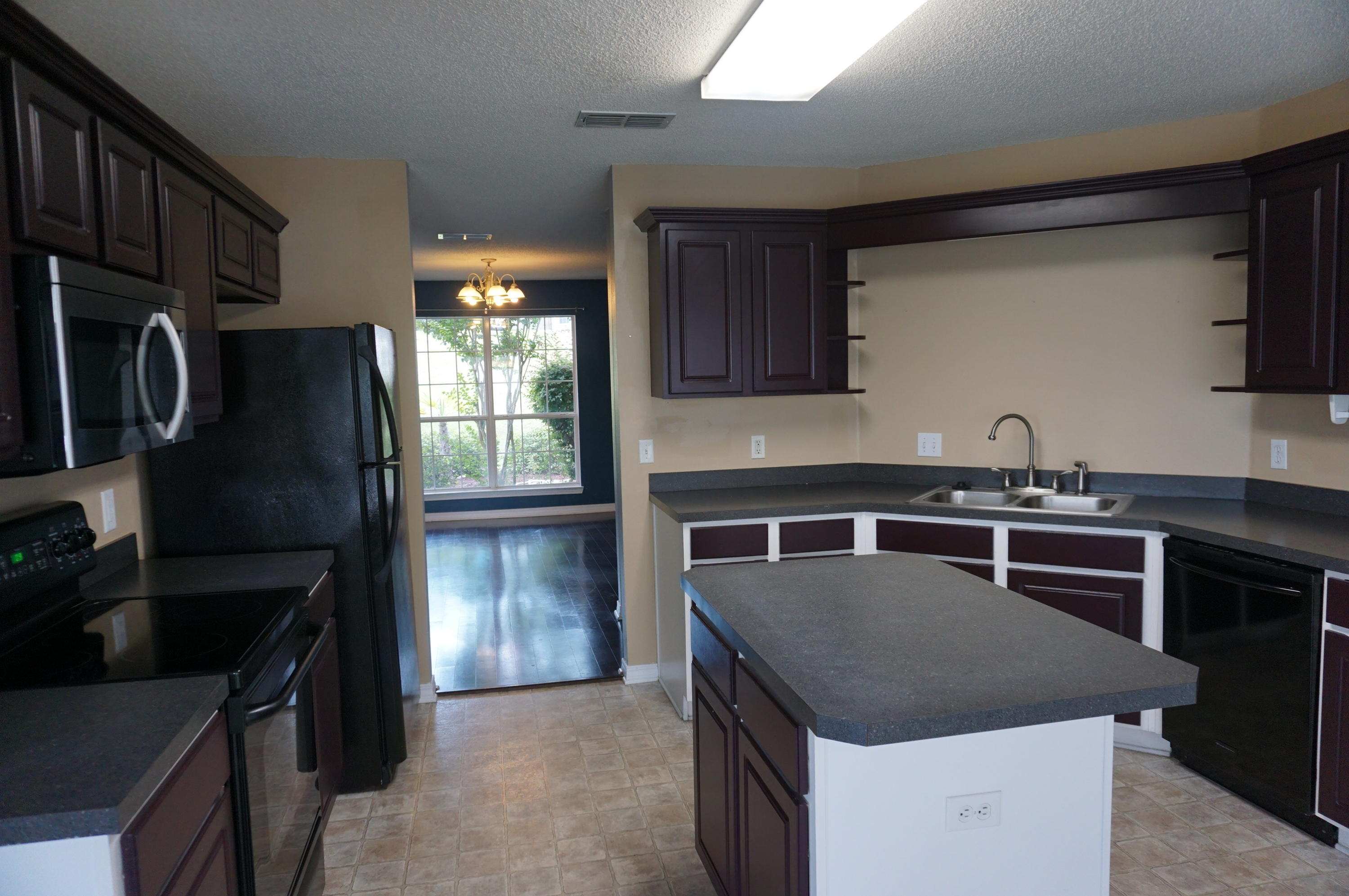 COUNTRYVIEW ESTATES 10TH ADDN - Residential Lease