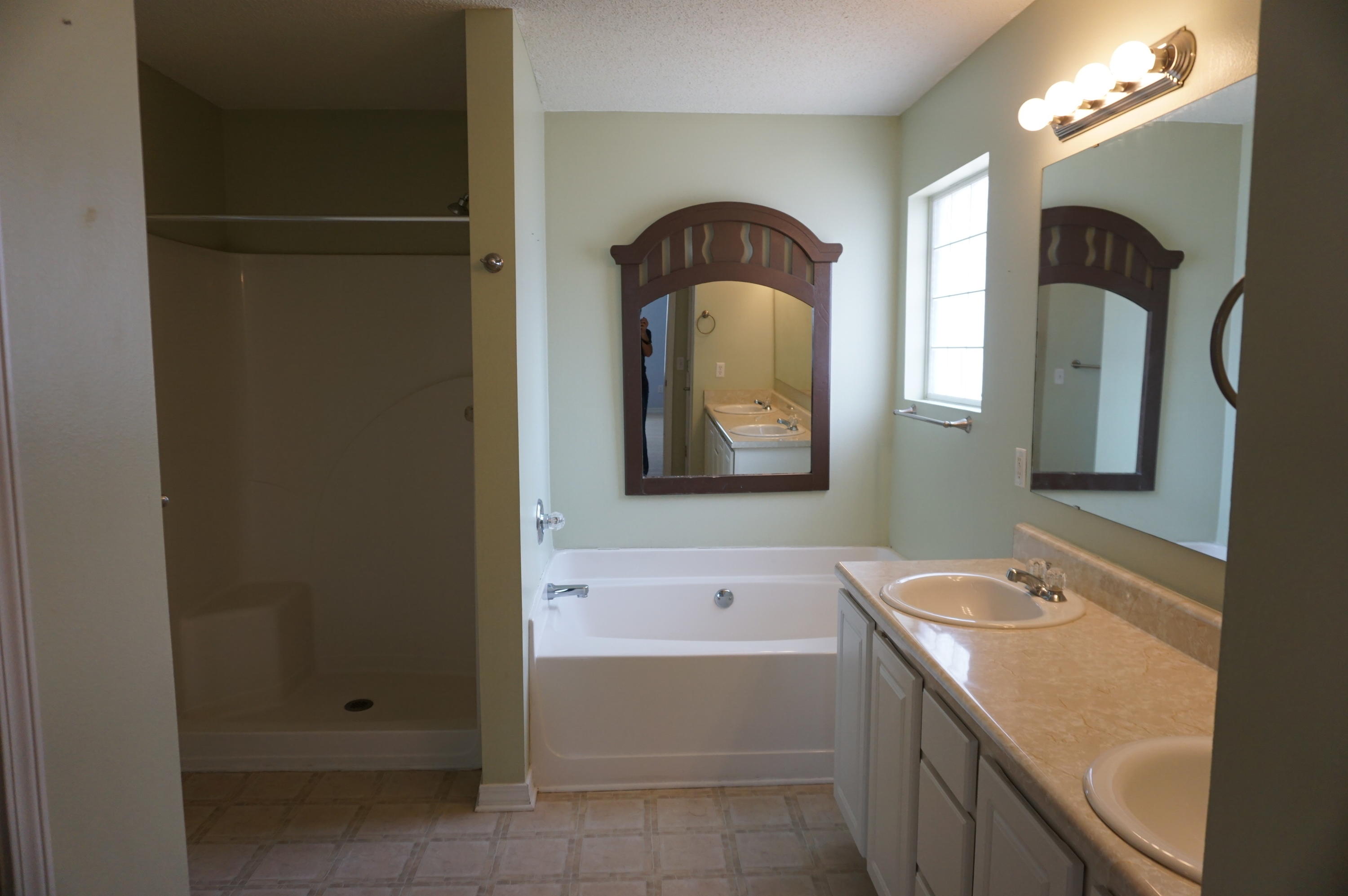 COUNTRYVIEW ESTATES 10TH ADDN - Residential Lease