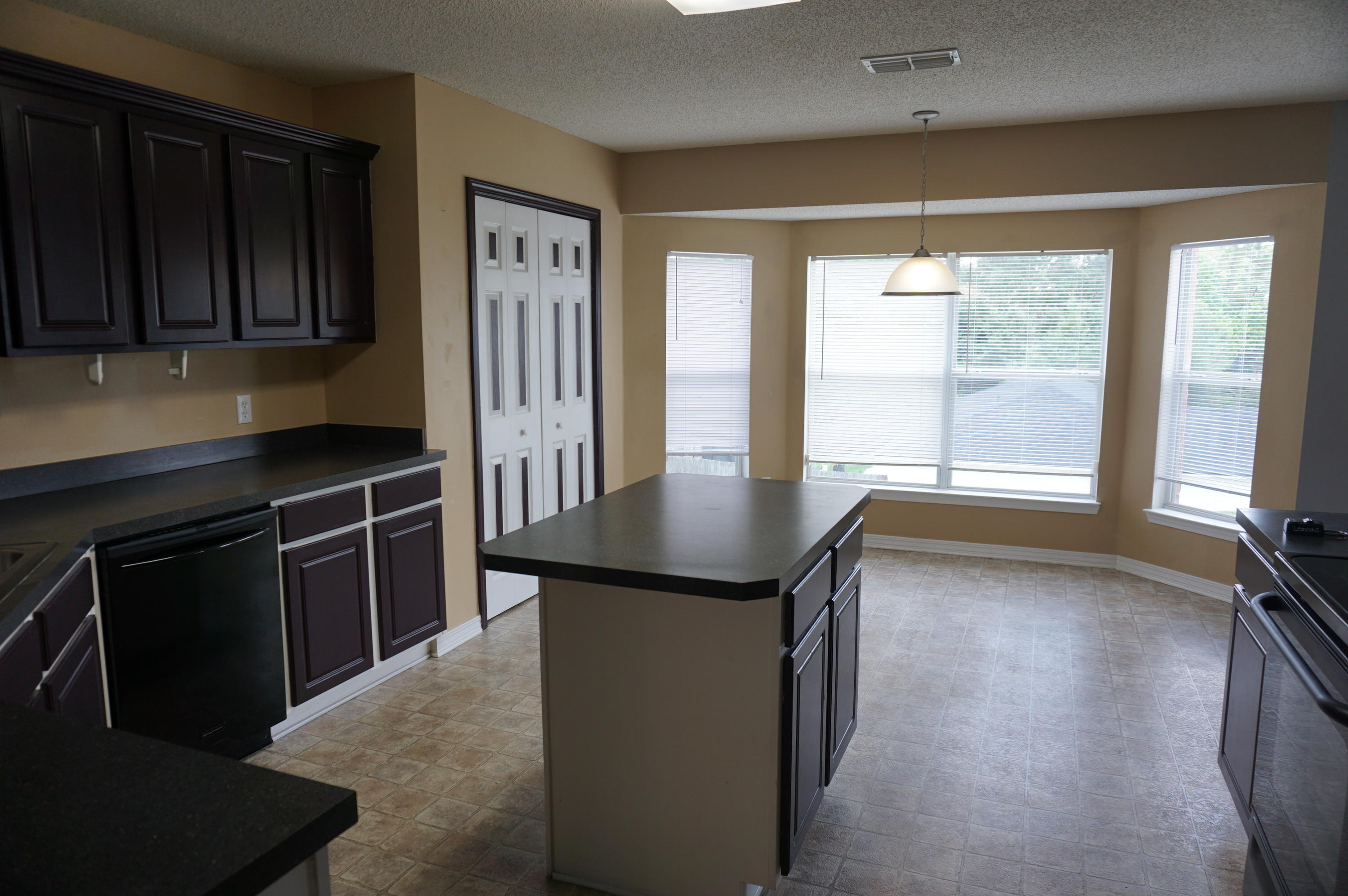 COUNTRYVIEW ESTATES 10TH ADDN - Residential Lease