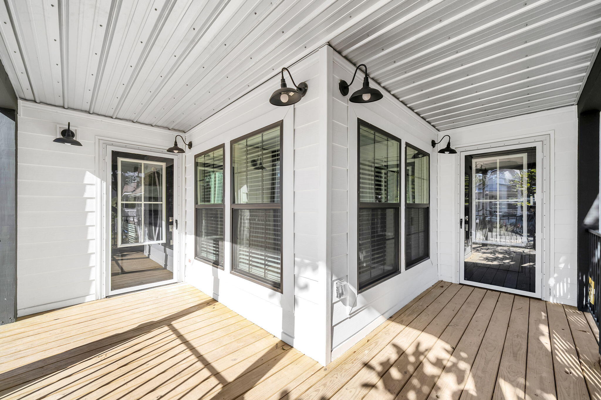 MAGNOLIA BEACH - Residential