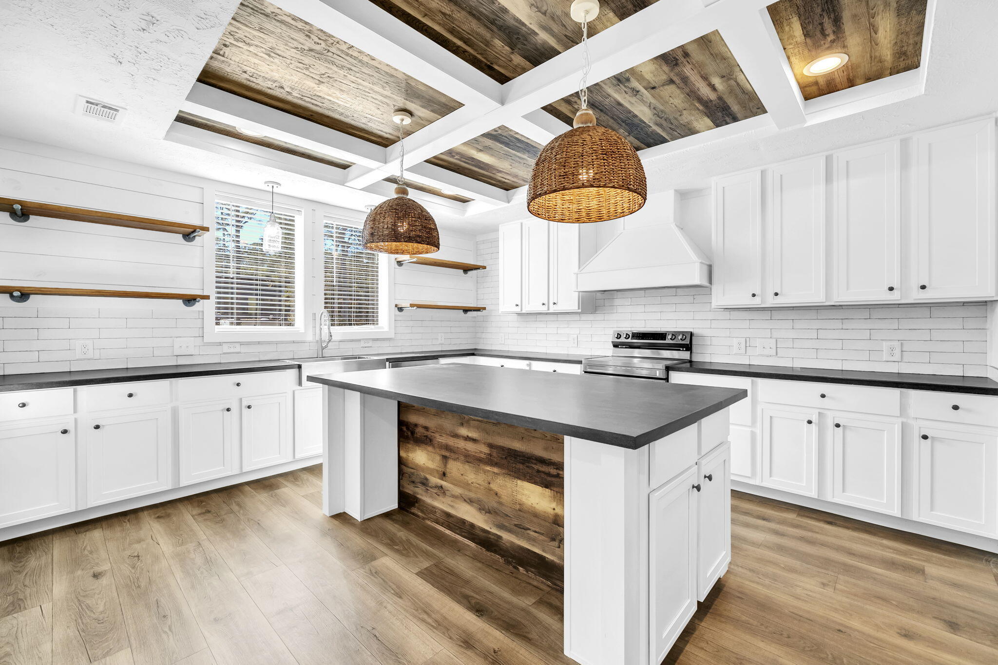 MAGNOLIA BEACH - Residential