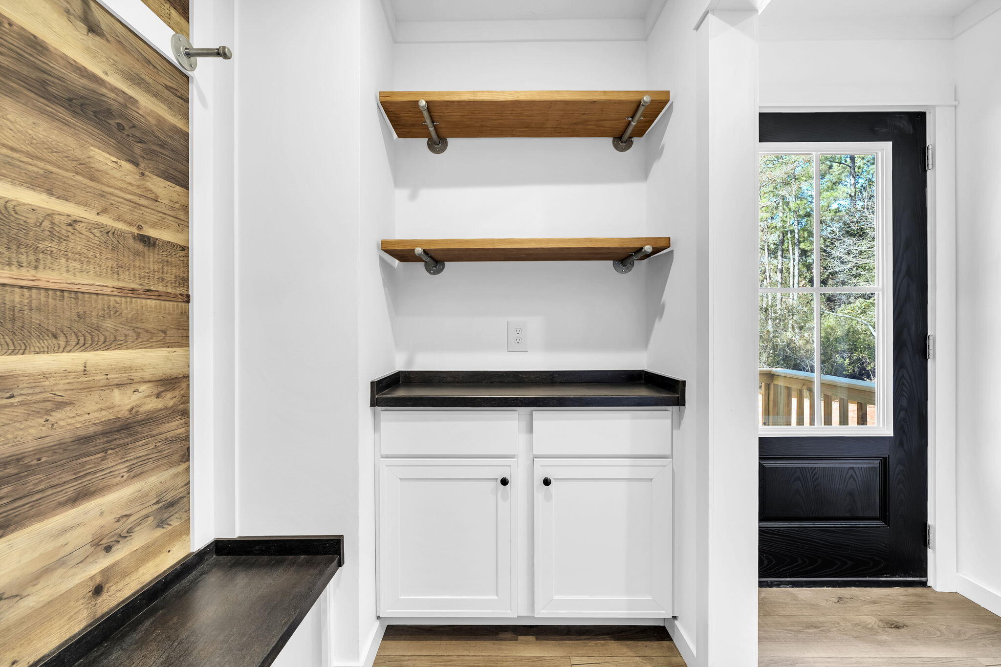 MAGNOLIA BEACH - Residential