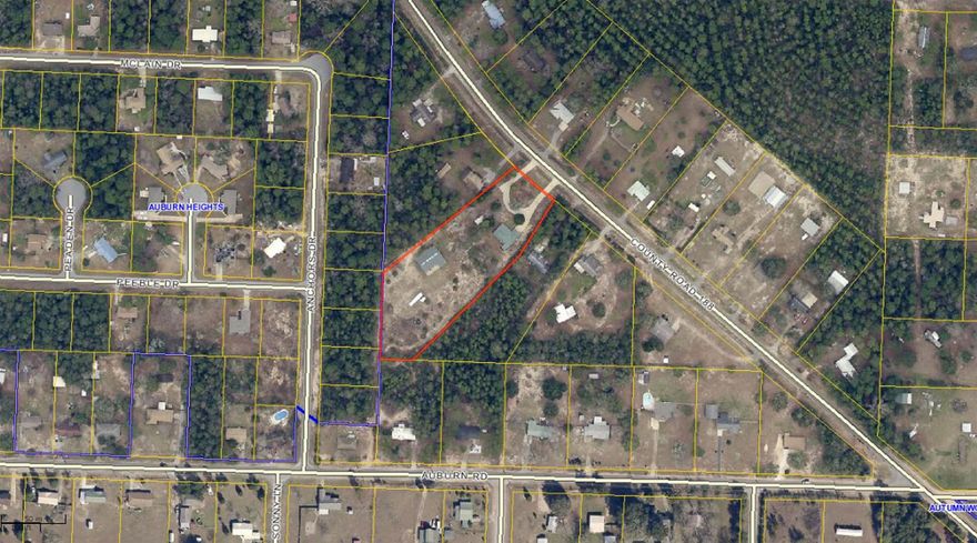 Huge metal workshop/garage (40 x 60) with a full bath, full RV hookup and a 4B/3B, 2 story home on 2.37 acres.Workshop (60 x 40): 40 x 40 is open space, has two roll-up garage doors and room to park up to 8 vehicles; 20 x 20 is dedicated work and/or entertaining space with a separate entrance and a full bath. There are two septic tanks (one for workshop and RV hookup and one for the house). There is underground electric to the workshop. There is another utility building (12 x 20) also with a roll-up, overhead garage door. House has an attached 2 car garage as well (parking for 2 more vehicles). Concrete circular drive. County taxes, country living, and close to Crestview for work or other resource needs. Live, work, and entertain-All here!