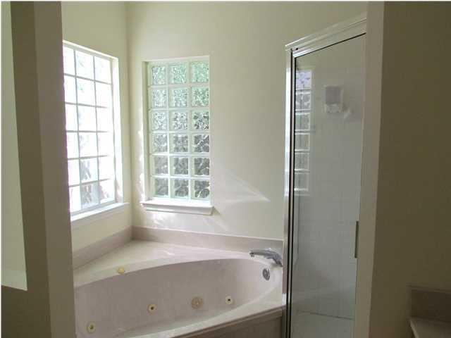 PARKWOOD SQUARE PH 1 - Residential Lease