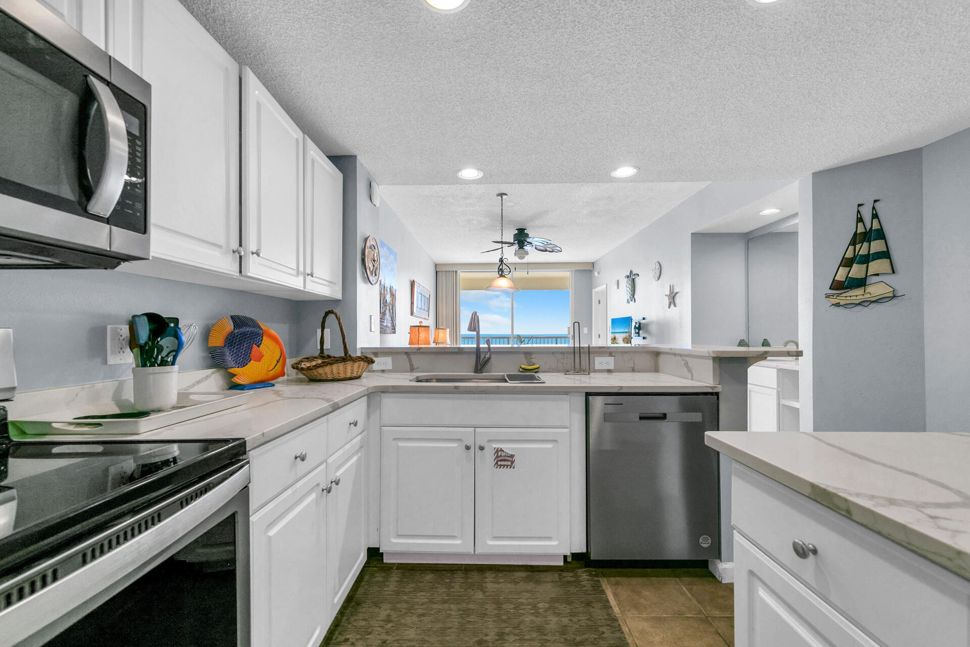 MAJESTIC BEACH TOWERS II - Residential