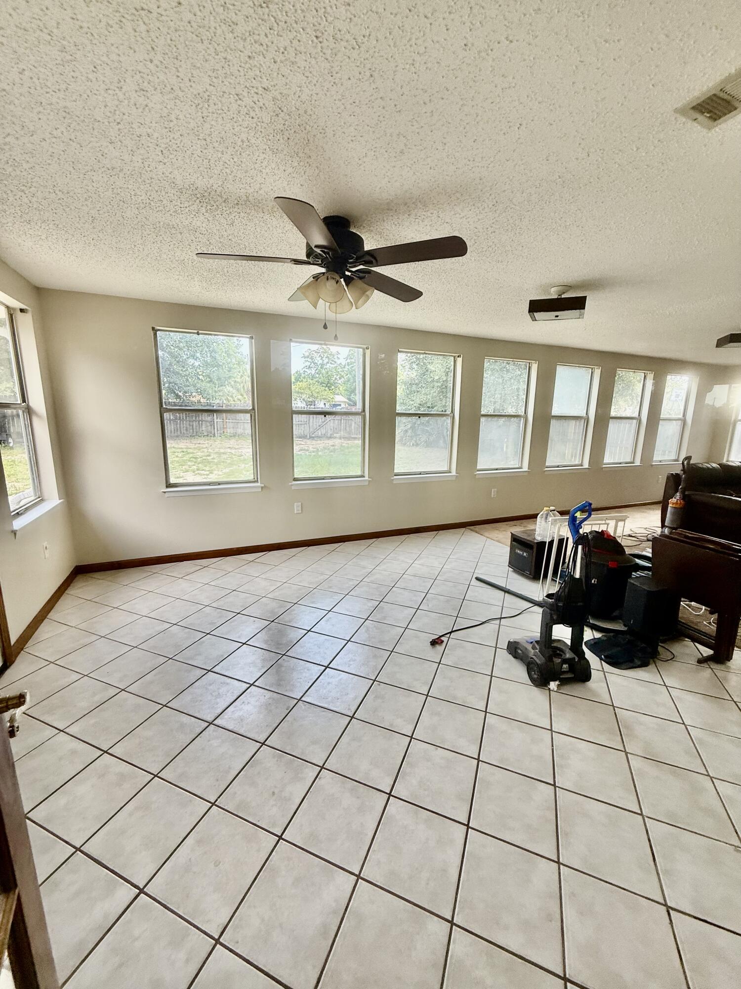 PALM ESTATES - Residential