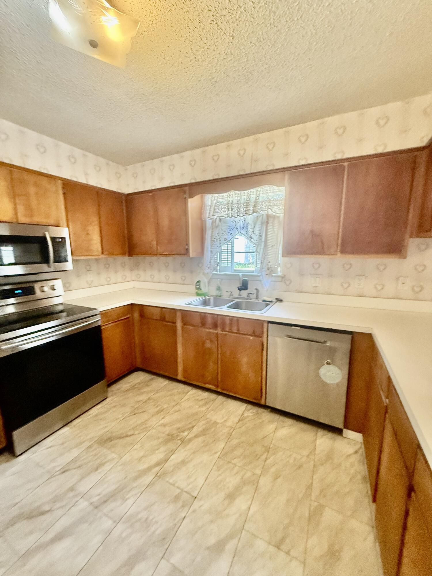 PALM ESTATES - Residential
