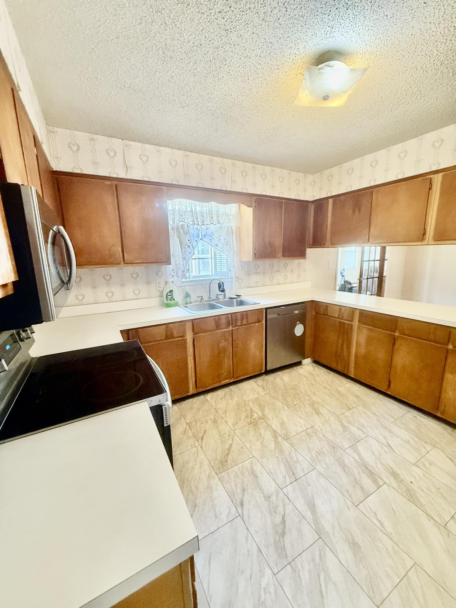 PALM ESTATES - Residential