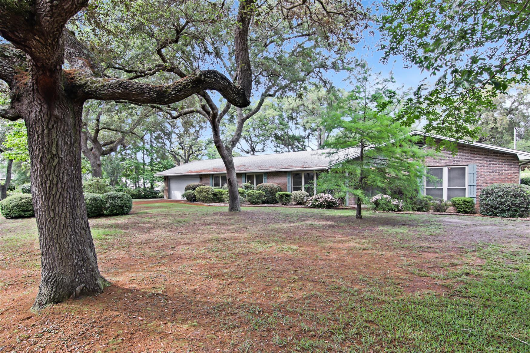 LAKE LORRAINE ESTATES - Residential