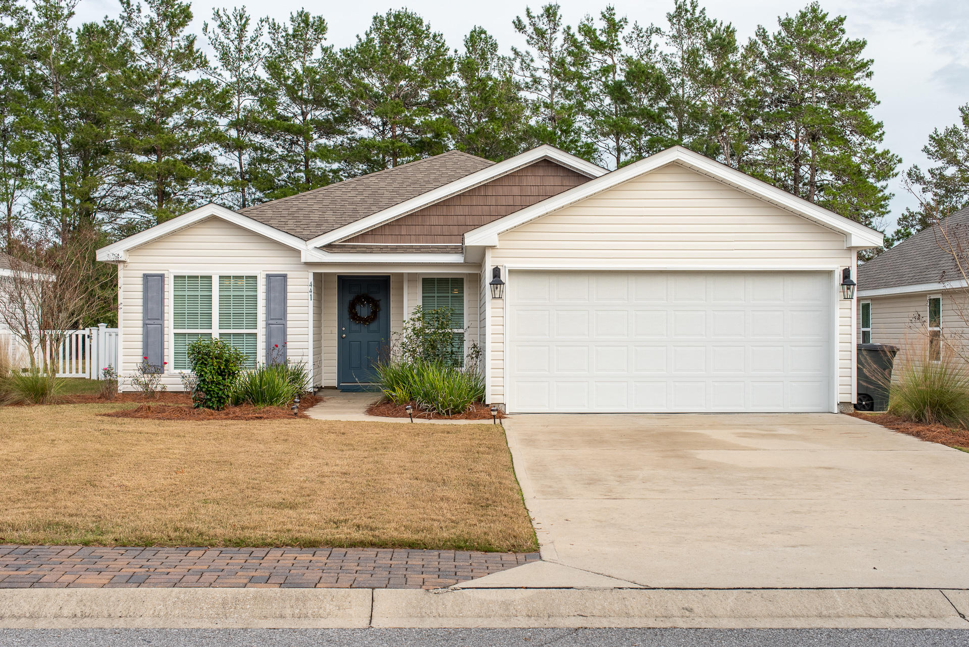 Wonderful well maintained home in Schooner Landing on large fenced in lot. This home is TURN KEY with NEW furnishings to remain! Right around the corner from Hammock Bay's amenities and General Store. This plan has 3 bedrooms, 2 bathrooms and a 2 car garage. Monthly HOA fees include basic TV cable, Access to all pools, gym, clubhouse, movie theater, tennis and basketball Court, playground, Bay Club with fishing pier. HOA in Schooner Landing also includes full landscaping program. Home comes with transferable home warranty. One of a kind opportunity to own in Schooner Landing.