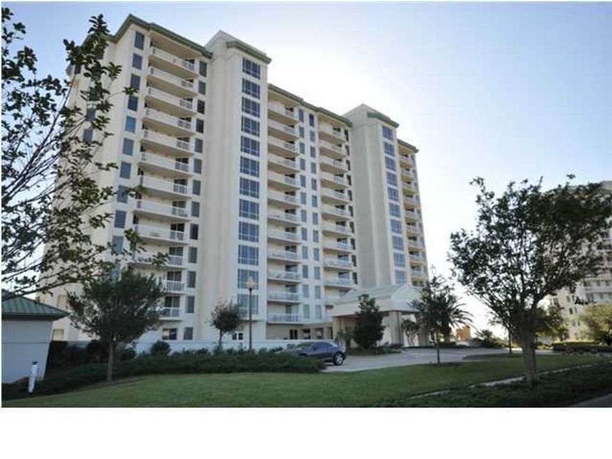 Large unfurnished Executive Condo in St. Barth at Silver Shells with amazing views of the Gulf of Mexico and Henderson Beach State Park. St. Barth is a quiet rental restricted building with a private pool in addition to 1,100 feet of beach and 4 other pools. As a long term renter you have access to a state of the art gym, 4 court tennis facility, NBA size basketball court, giant pool at the beach and access to the Best Beach in Destin.