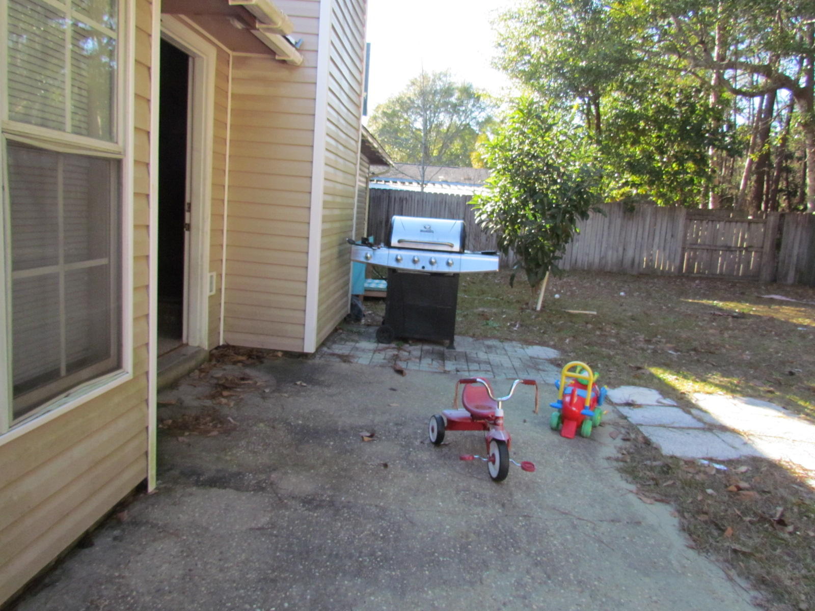 CRYSTAL LAKE ESTATES - Residential Lease