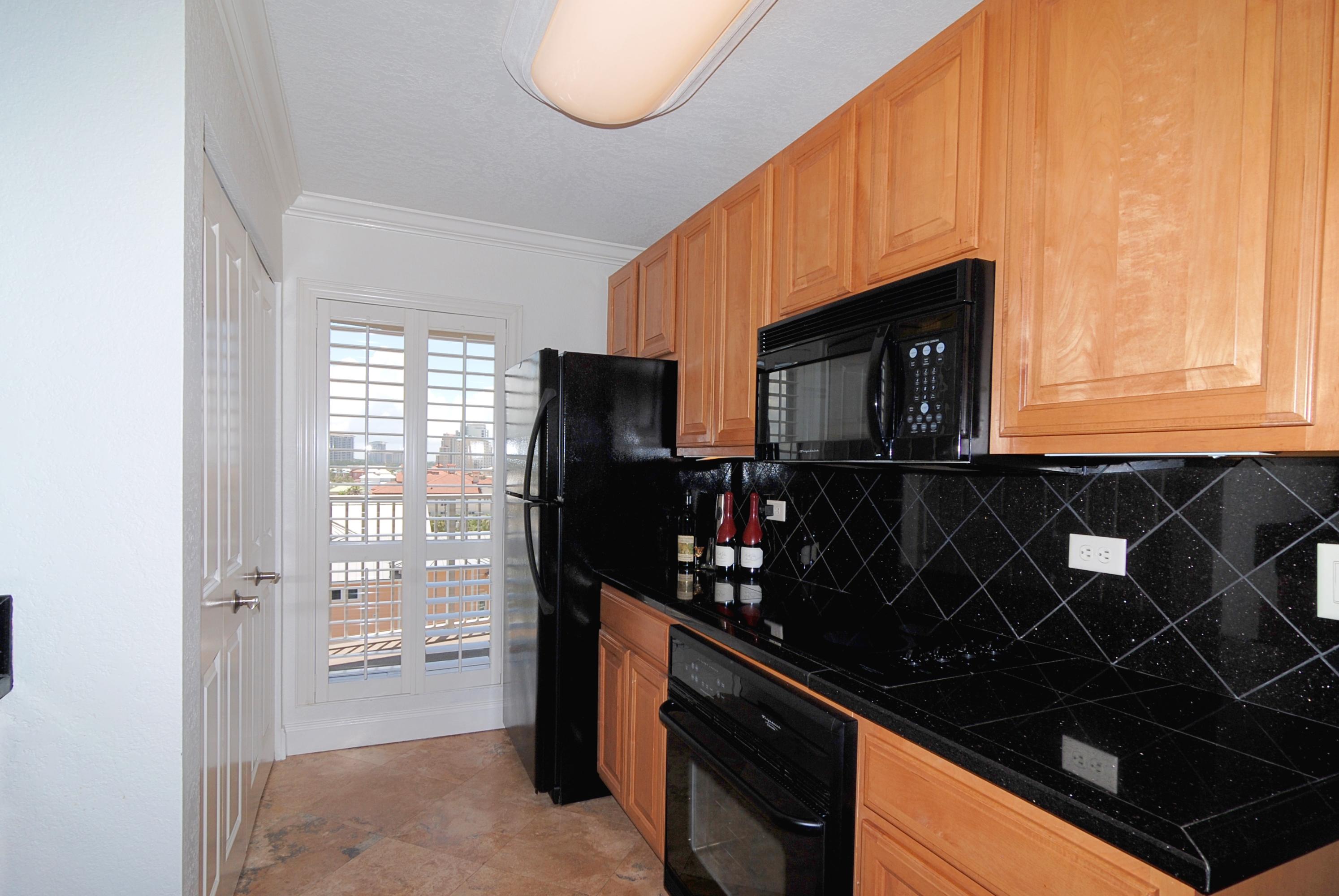 MAINSAIL CONDO PH 1 - Residential