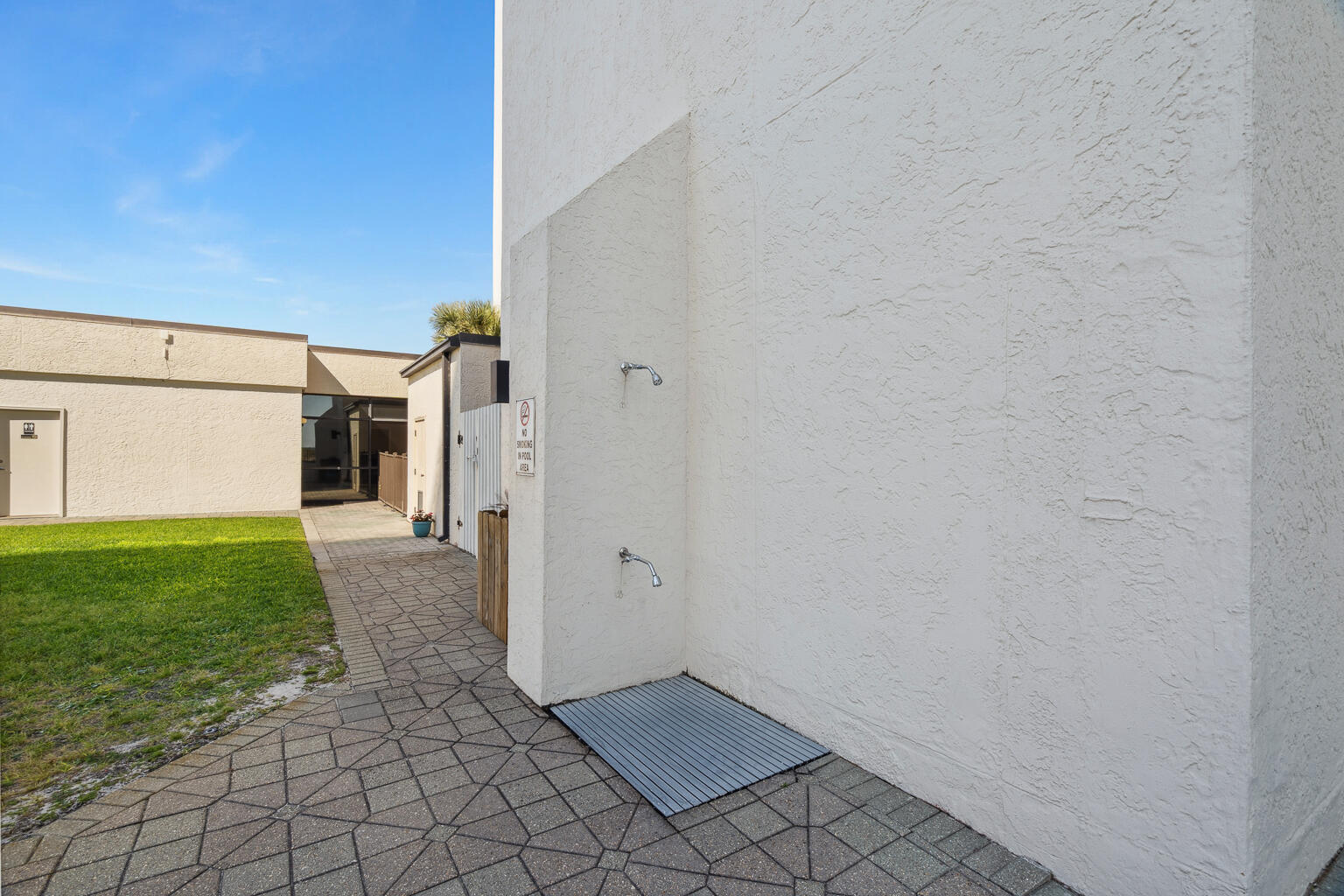 NAVARRE TOWERS CONDO - Residential