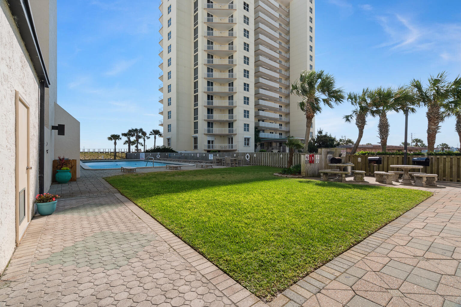 NAVARRE TOWERS CONDO - Residential