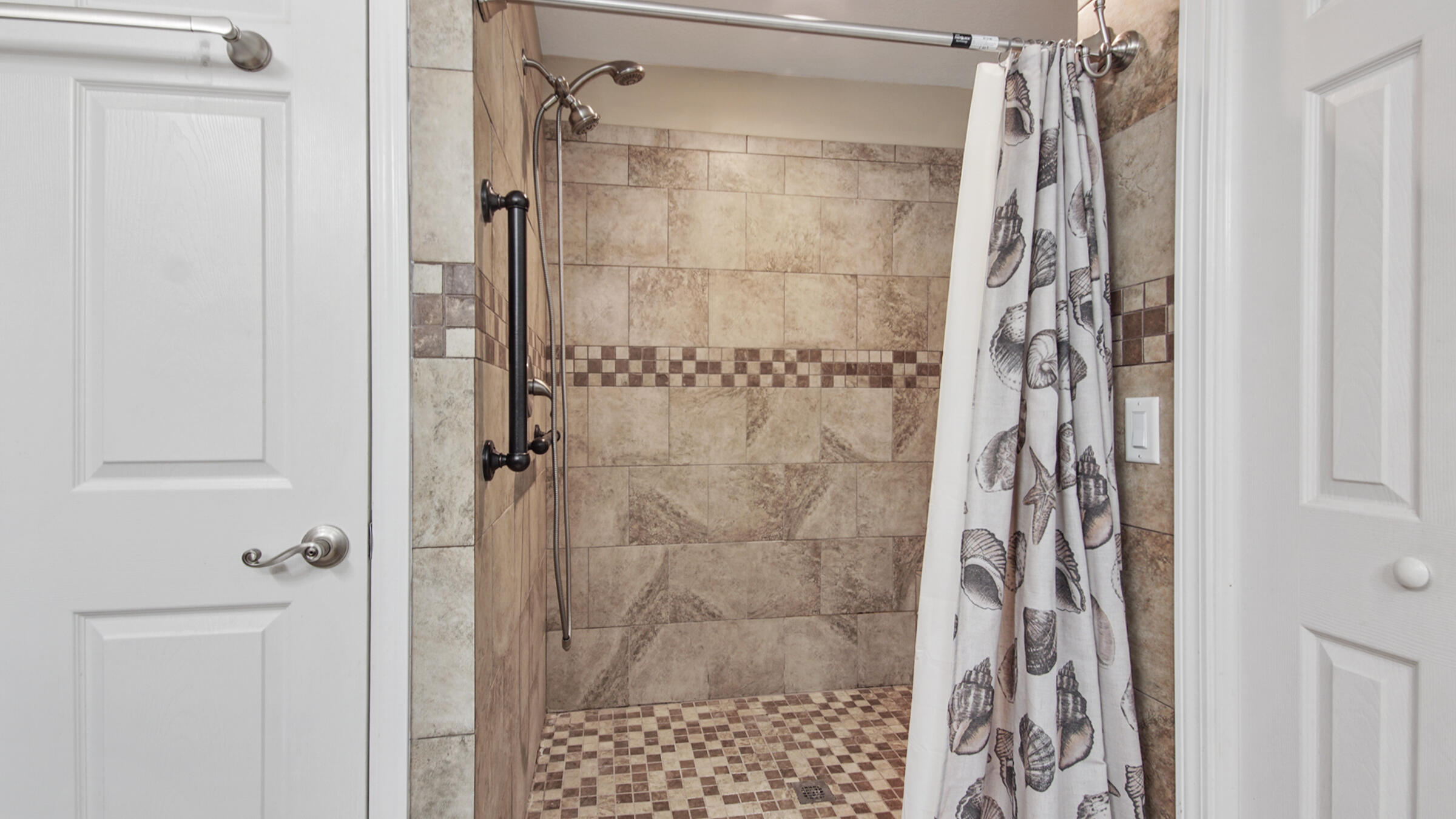 LAKE JUNIPER ESTATES - Residential