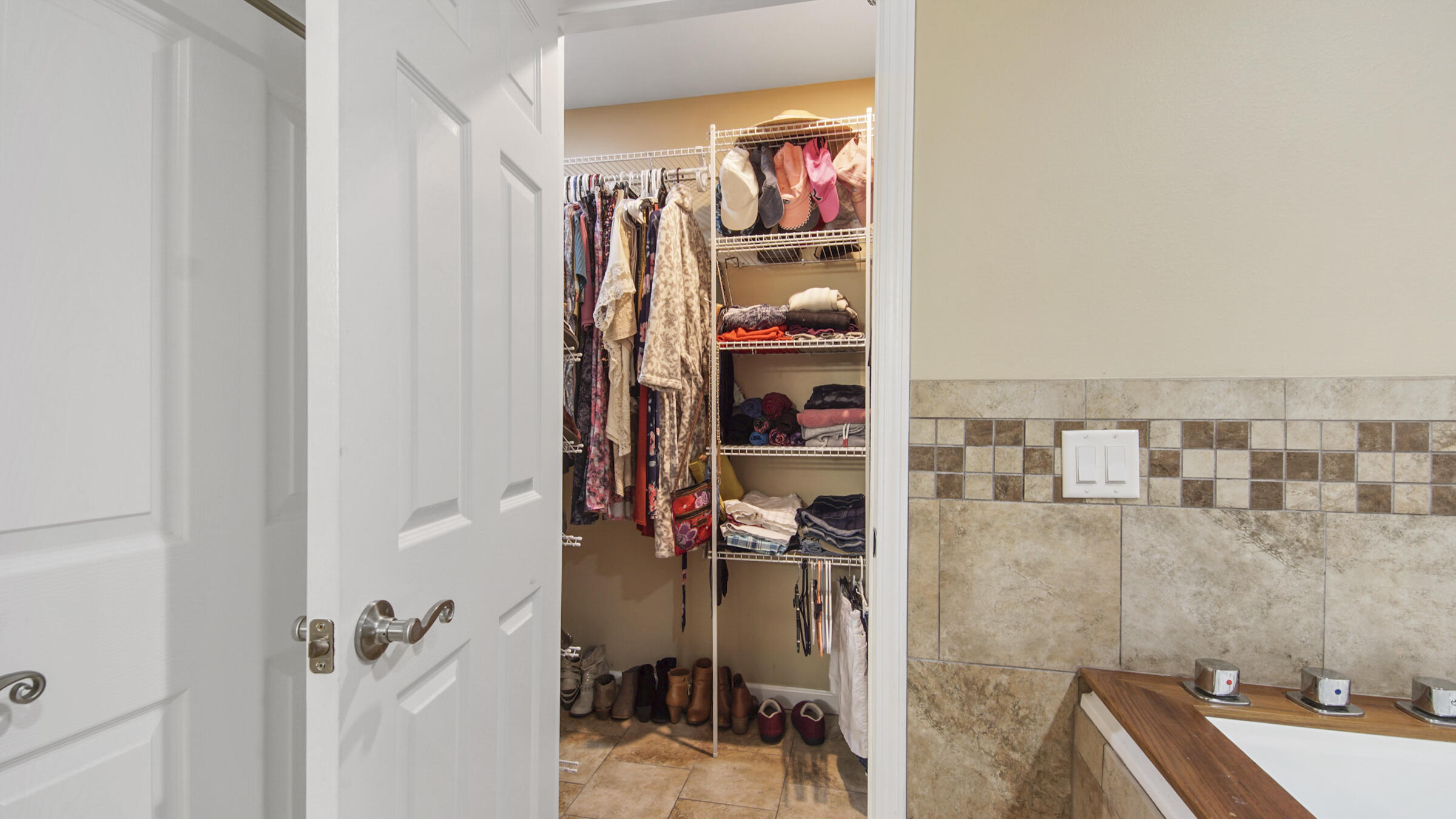 LAKE JUNIPER ESTATES - Residential