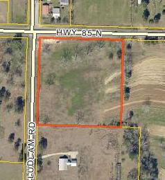 Great location for your home or business! Conveniently located ofSR 85.