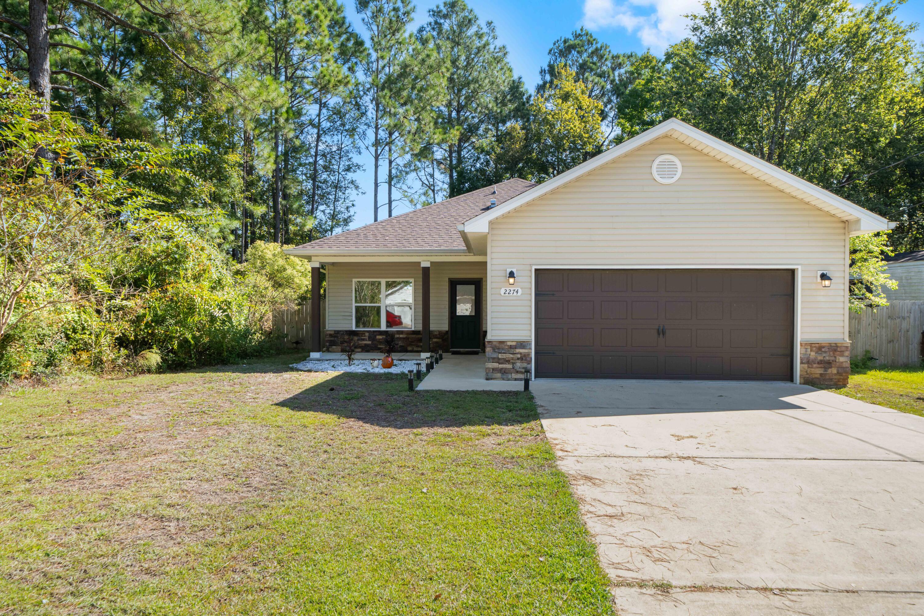 Seller to contribute $8K towards buyers closing costs or rate buy down with an acceptable offer! Welcome to 2274 Palo Alto Street! Where you will find a convenient commute to Hurlburt Field and the white sandy beaches of Navarre! This beautiful 2019 build has been meticulously maintained by the original owner.Upon walking through the front door you will be greeted by a freshly painted living area with lots of natural light and a modern spacious kitchen. The kitchen comes equipped with crisp white cabinets with matte black hardware, matching stainless steel appliances, granite counter tops and a stylish backsplash. Experience the outdoor living space in your private, fenced in backyard. Create your own backyard paradise by adding a fireplace or a hot-tub to truly enjoy the outdoors from your own doorstep. Best of all you are located at the end of the street which provides privacy and a tranquil environment.
This low maintenance conveniently located homes available now! Schedule your own private tour today!