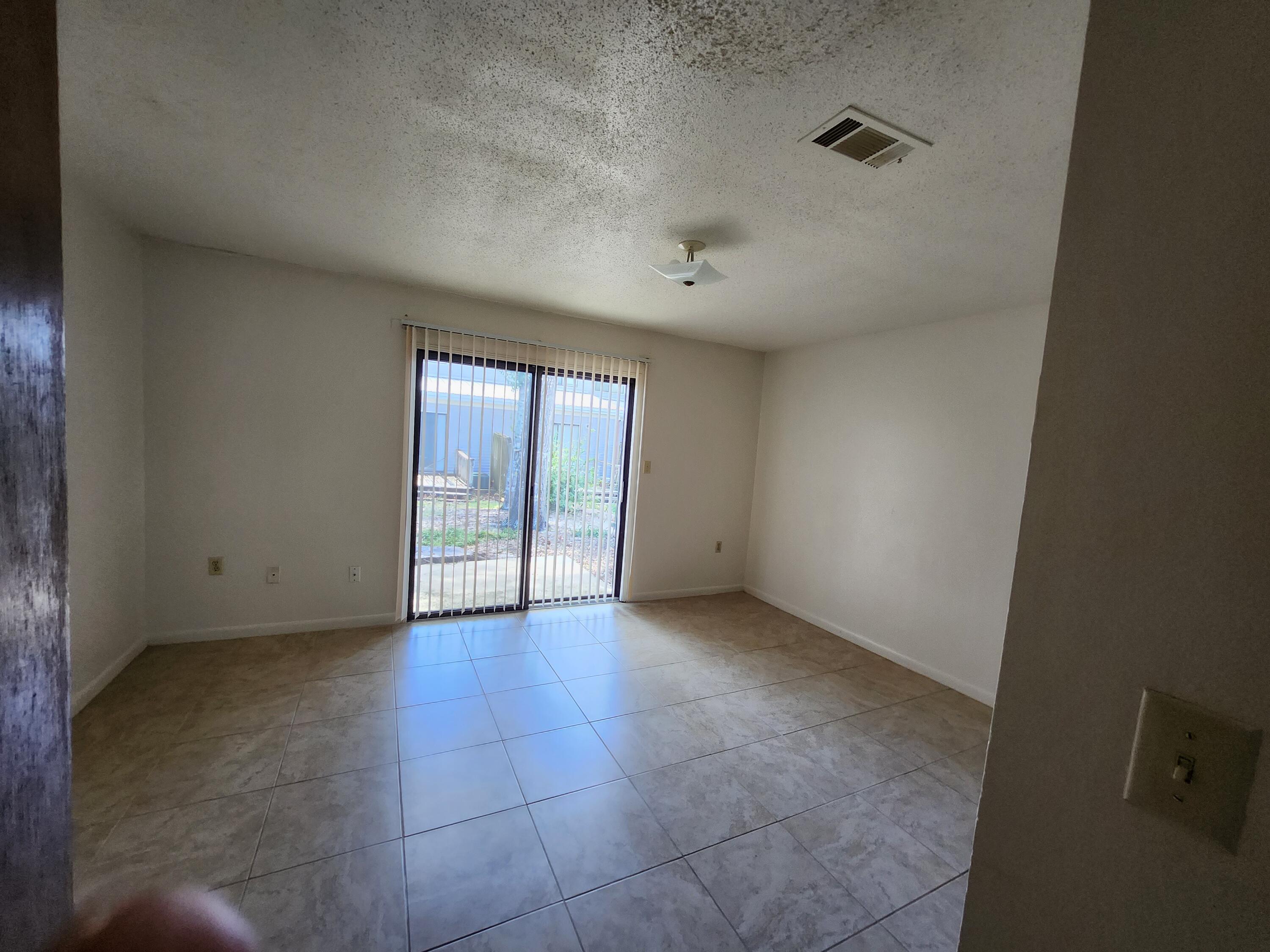 DOWNTOWNER - Residential Lease