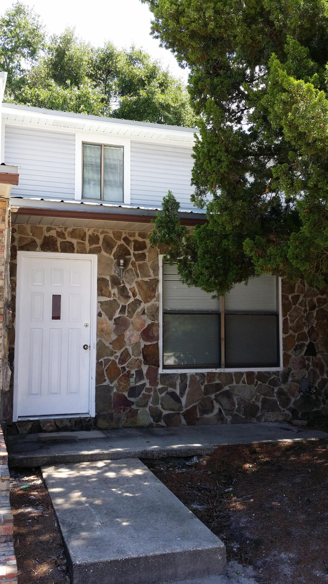Two story, two bedroom, two bath townhome near Publix at the foot of the Brooks Bridge. No smoking, no pets. Lawncare included in rent price.