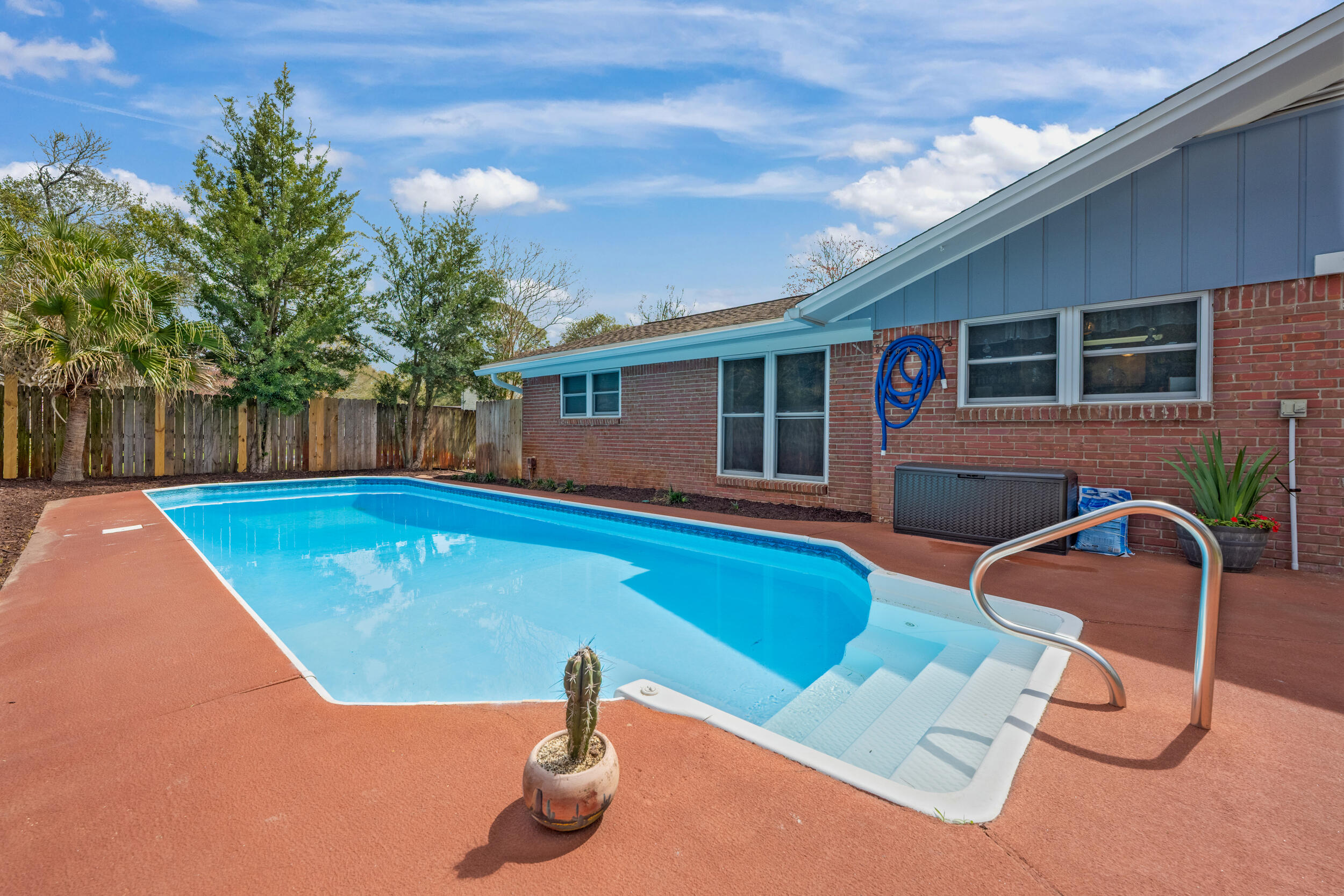 FOREST MANOR - Residential