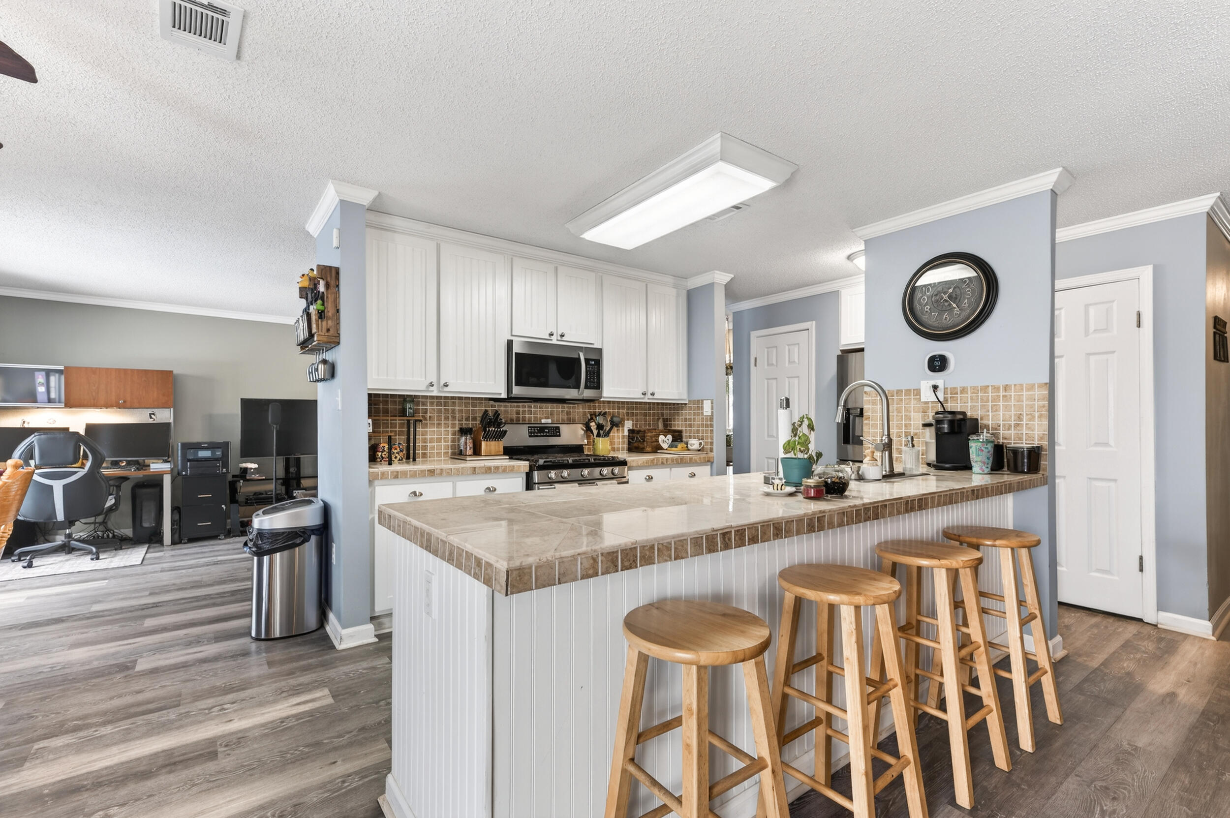 FOREST MANOR - Residential