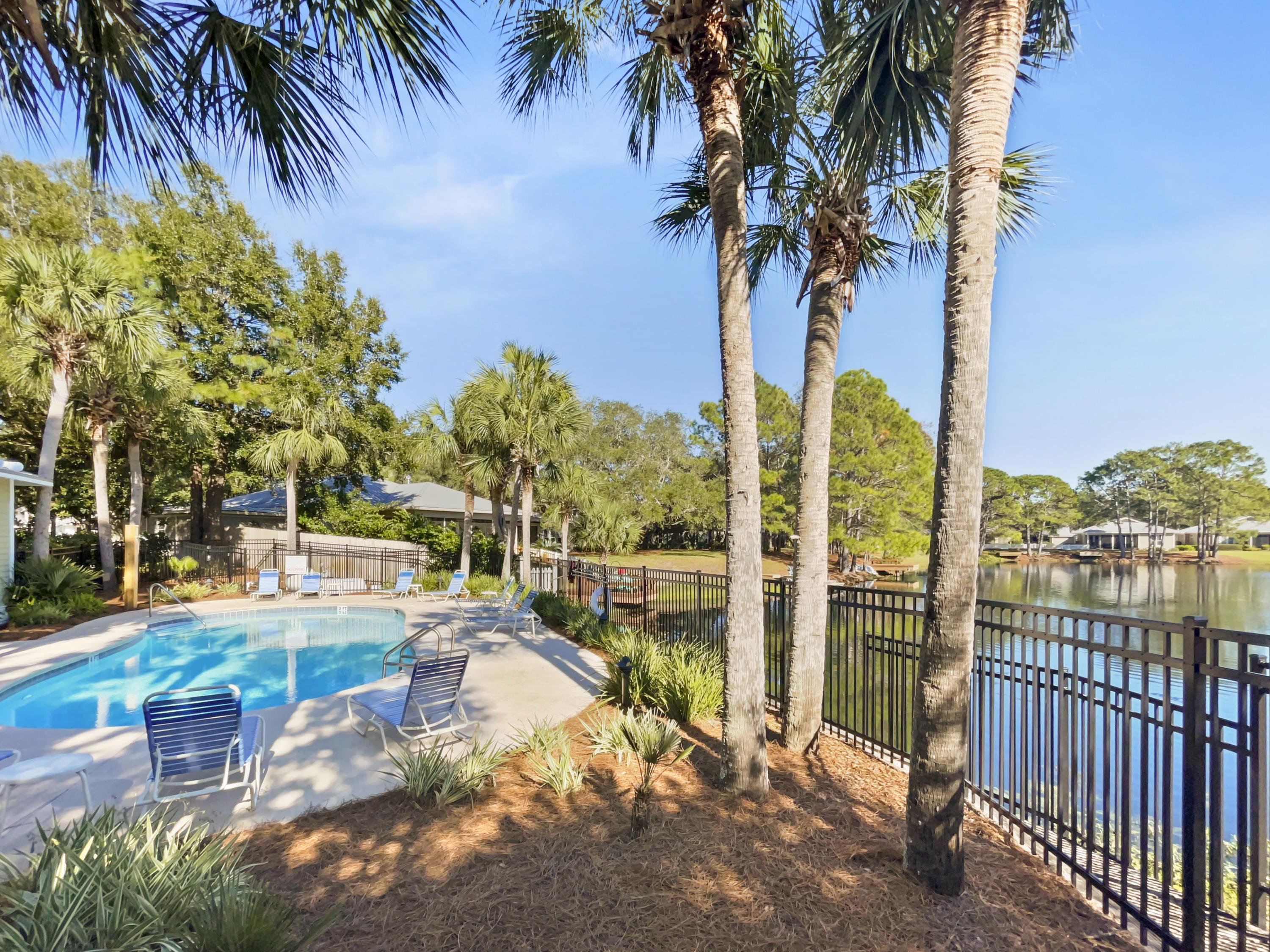 CRYSTAL LAKE - Residential