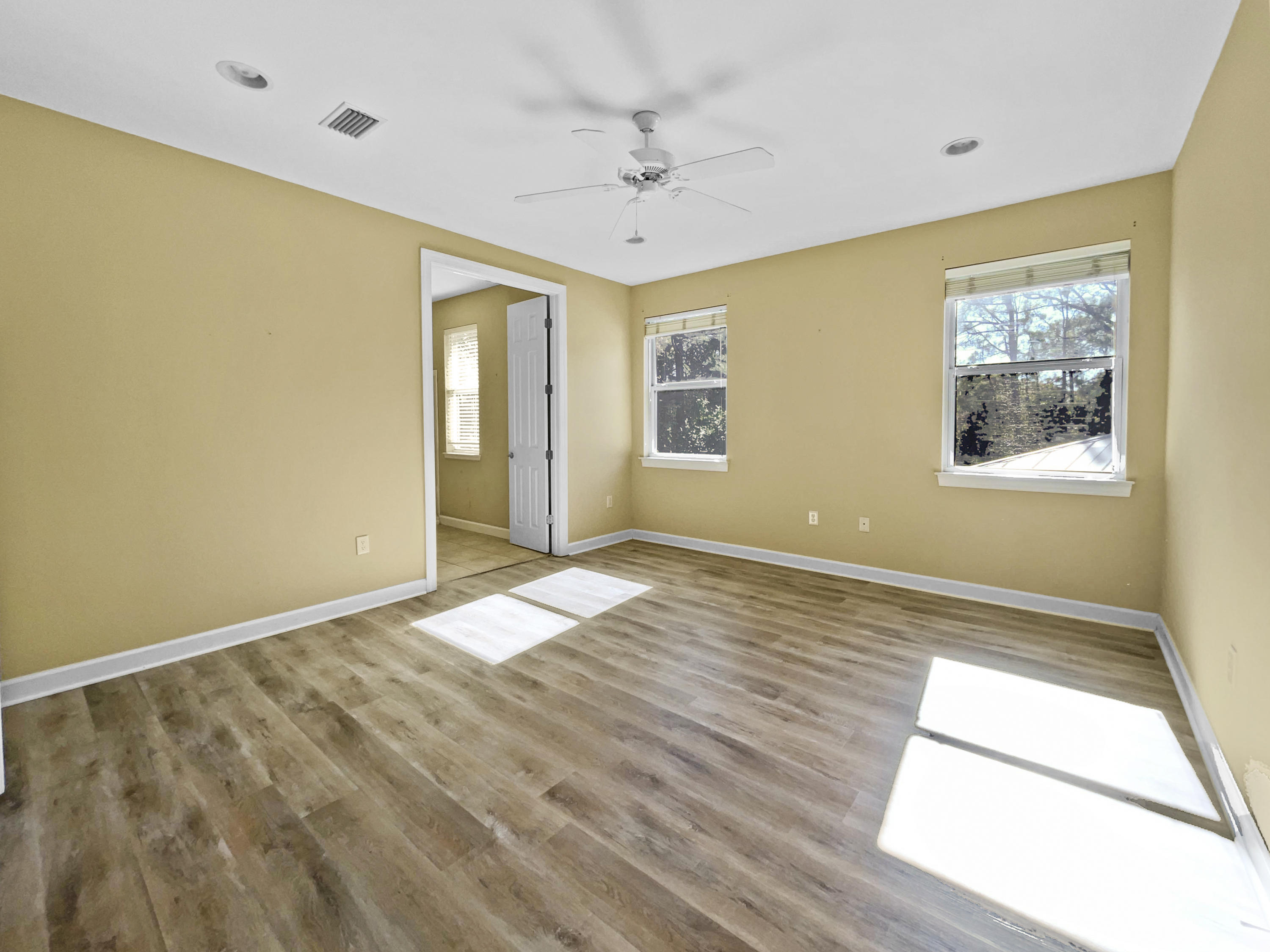 CRYSTAL LAKE - Residential
