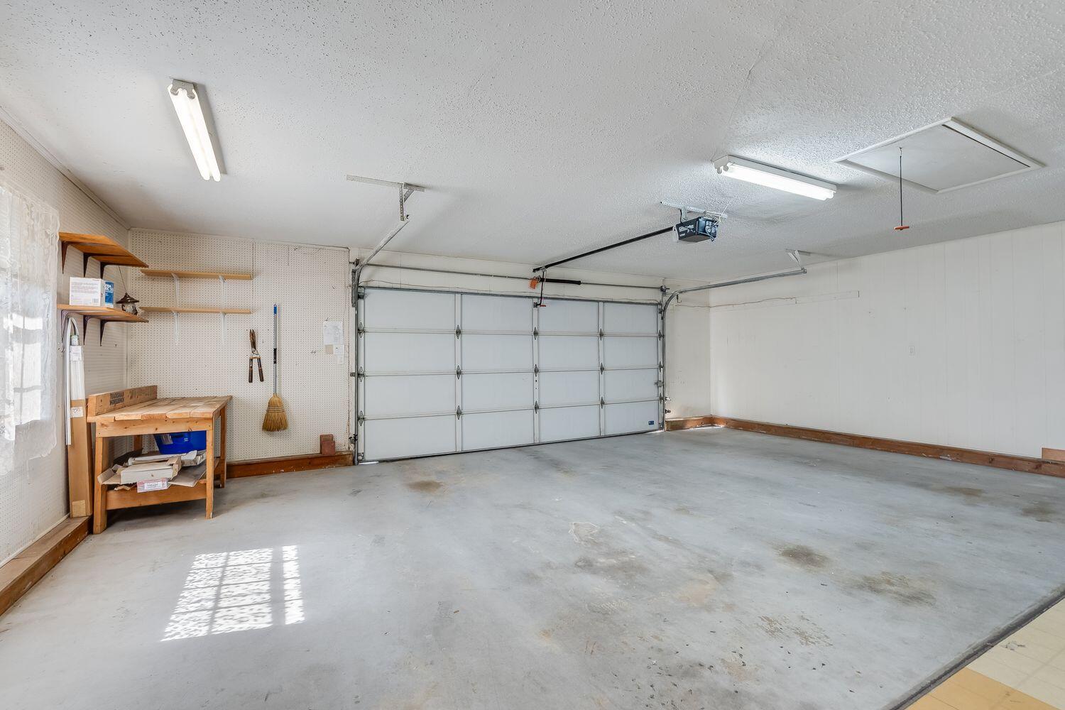 LAKE LORRAINE ESTATES - Residential