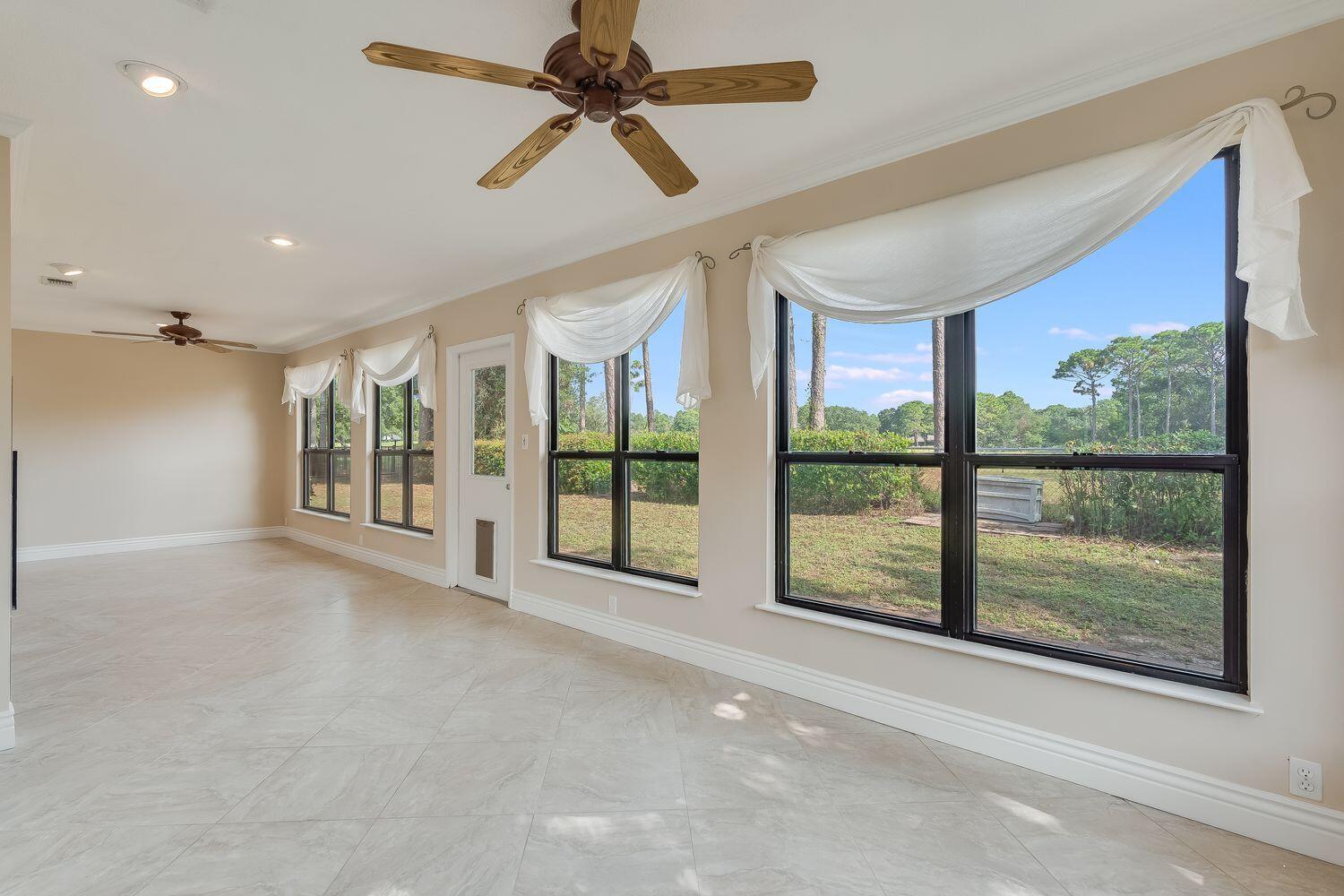 LAKE LORRAINE ESTATES - Residential