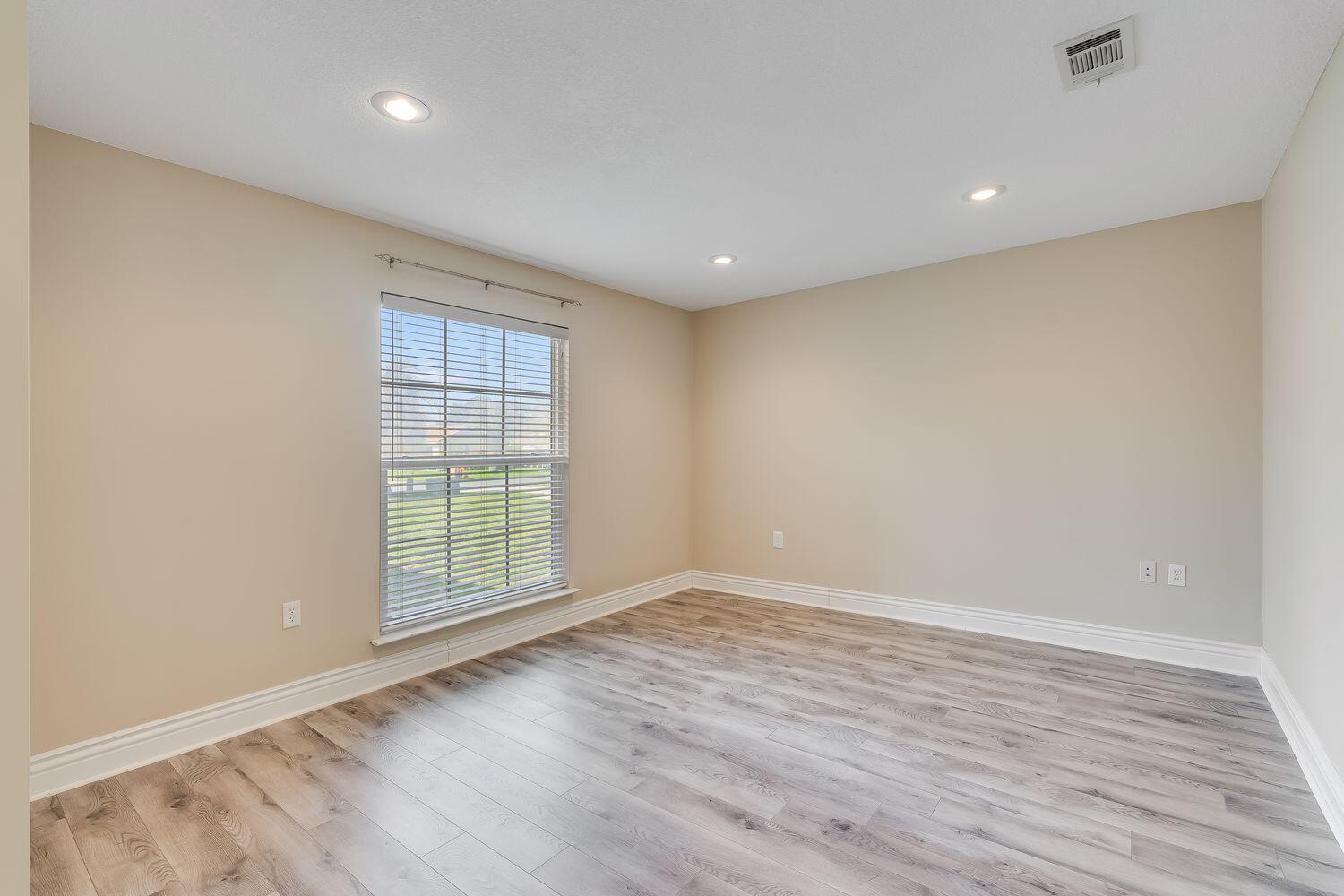 LAKE LORRAINE ESTATES - Residential