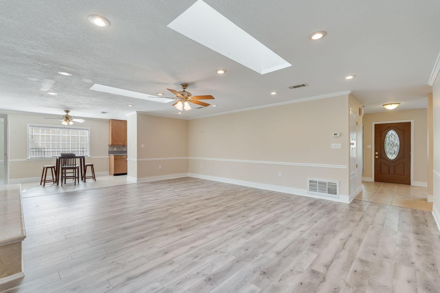 LAKE LORRAINE ESTATES - Residential