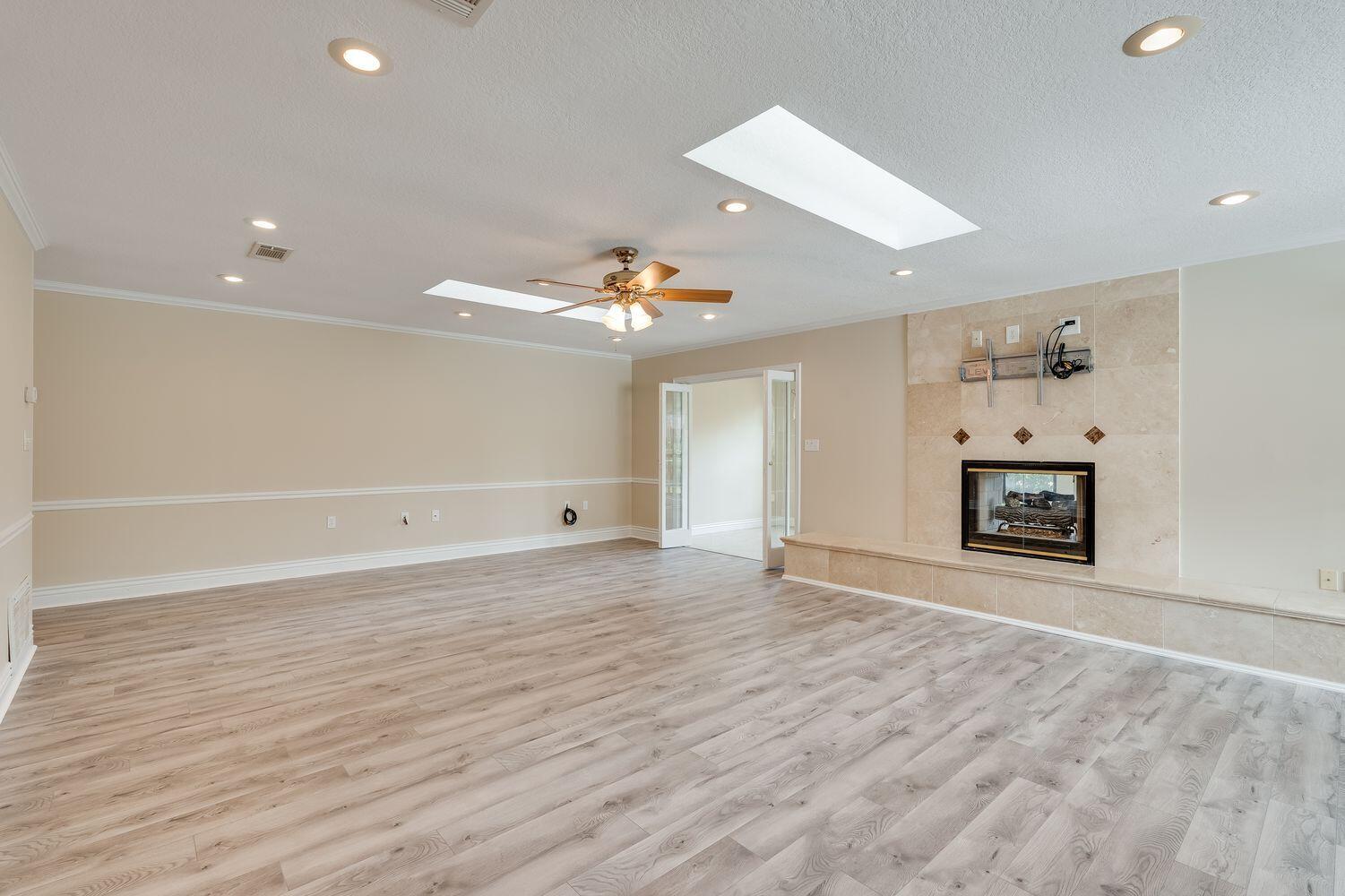 LAKE LORRAINE ESTATES - Residential