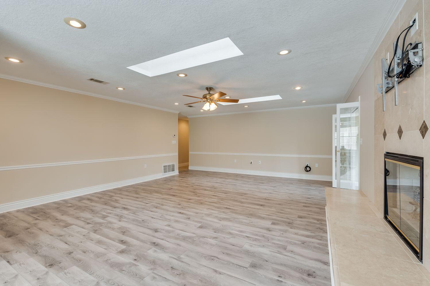 LAKE LORRAINE ESTATES - Residential