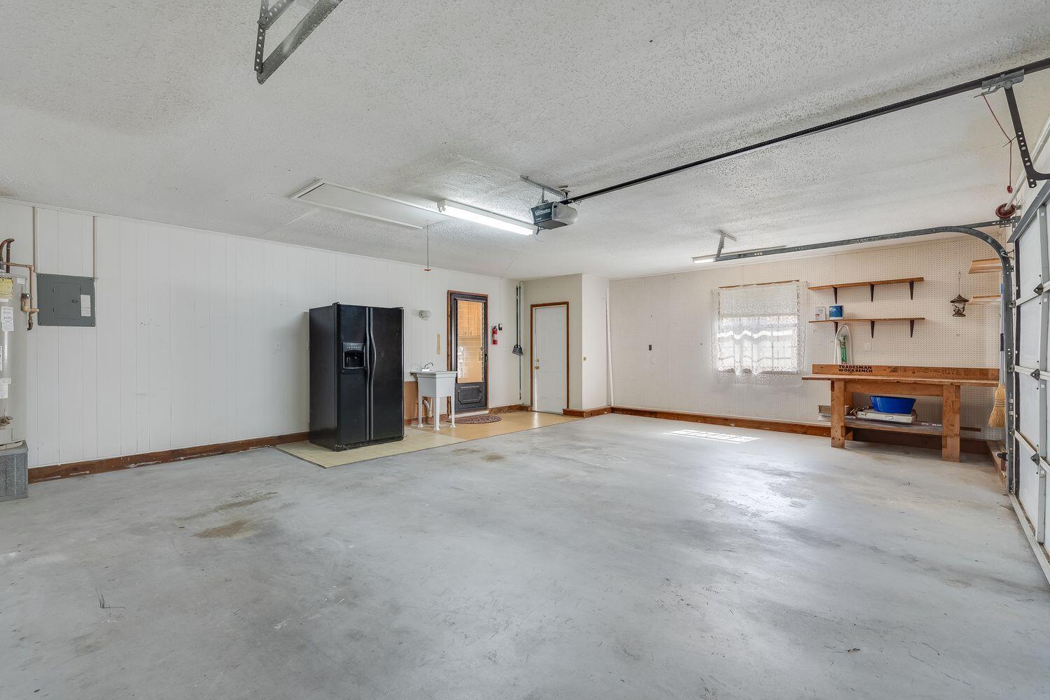 LAKE LORRAINE ESTATES - Residential