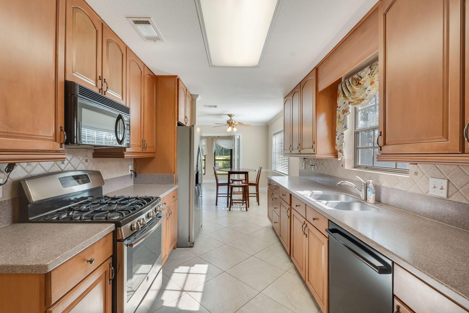 LAKE LORRAINE ESTATES - Residential