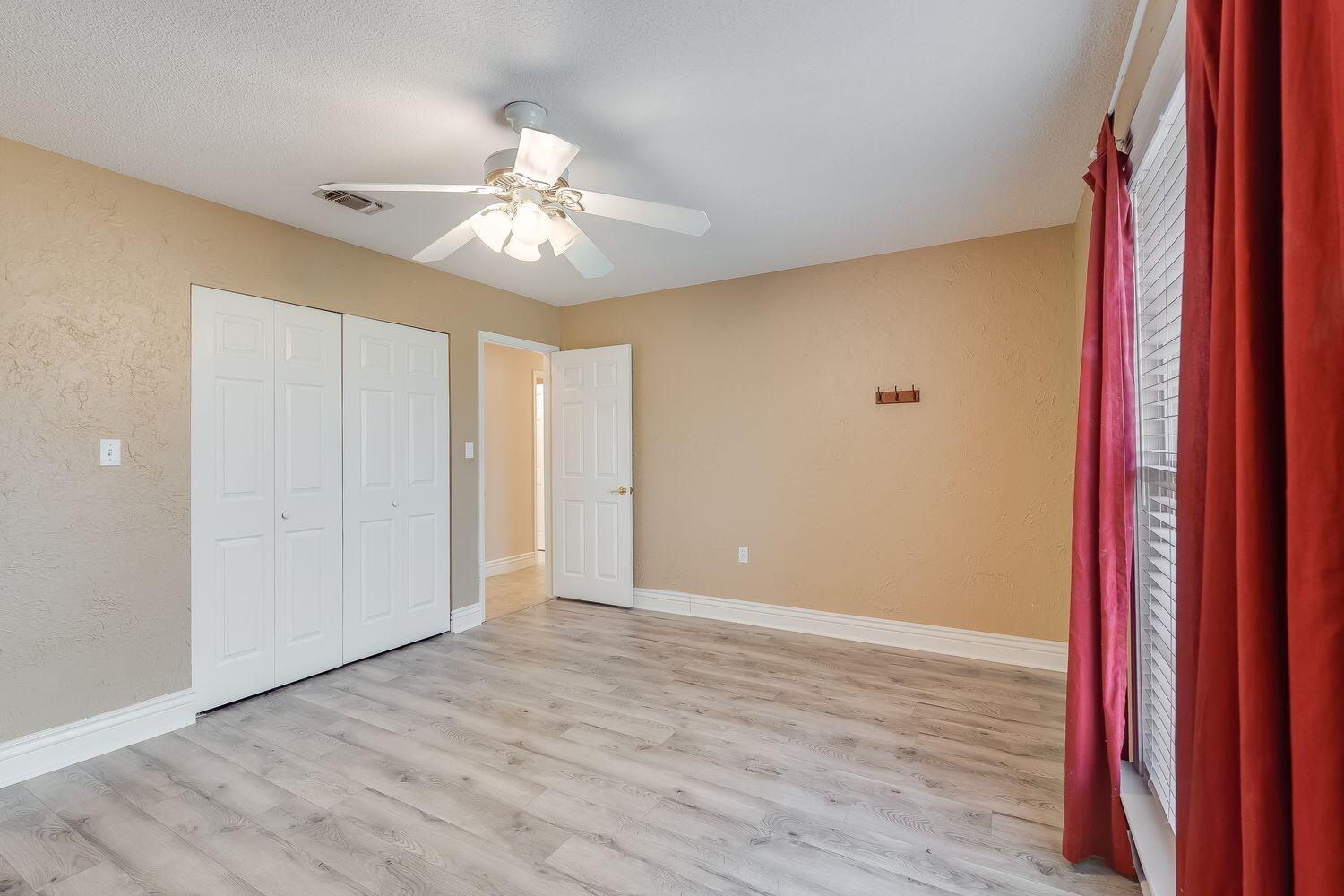 LAKE LORRAINE ESTATES - Residential