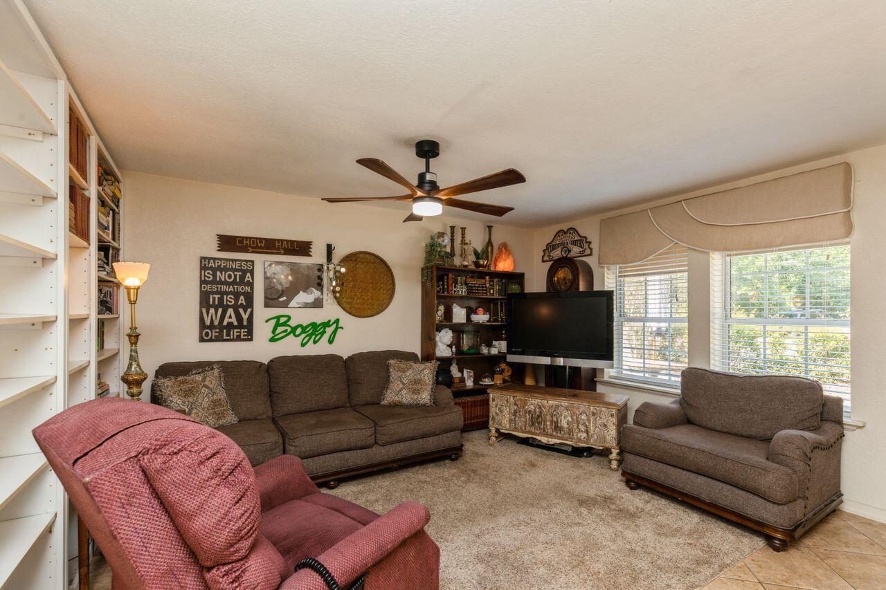 ELLIOTTS POINT - Residential