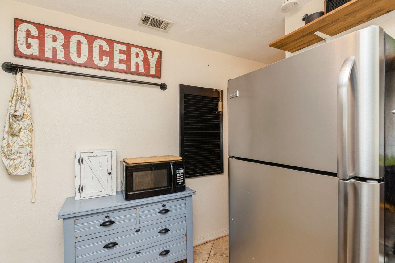 ELLIOTTS POINT - Residential